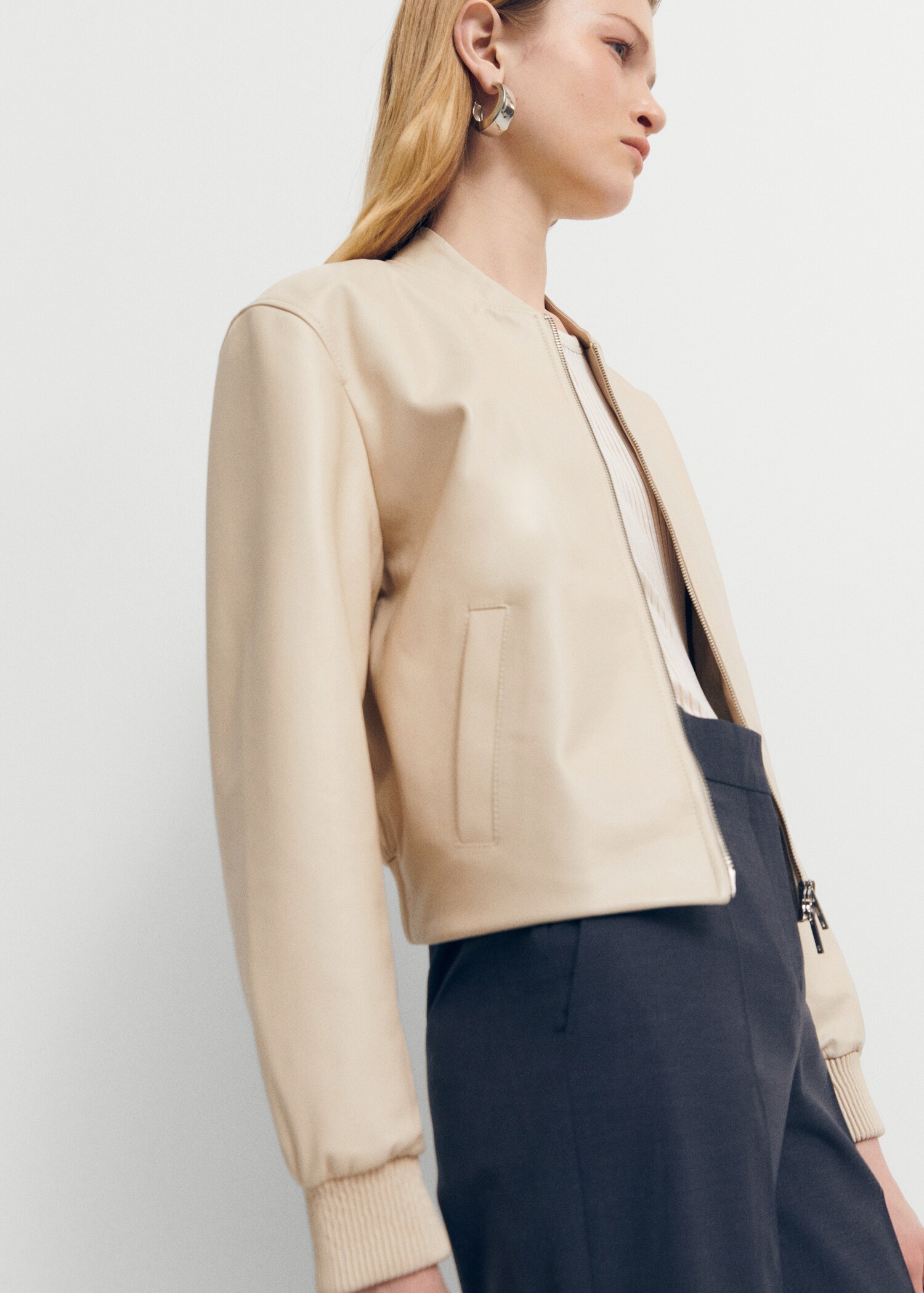 100% leather bomber jacket - Details of the article 1