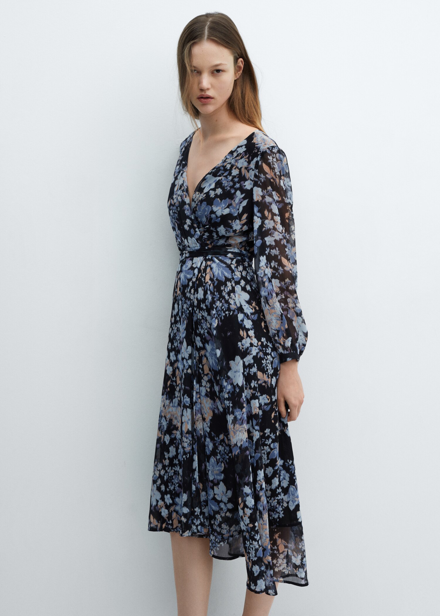 Robe fluide à imprimé floral - Plan moyen