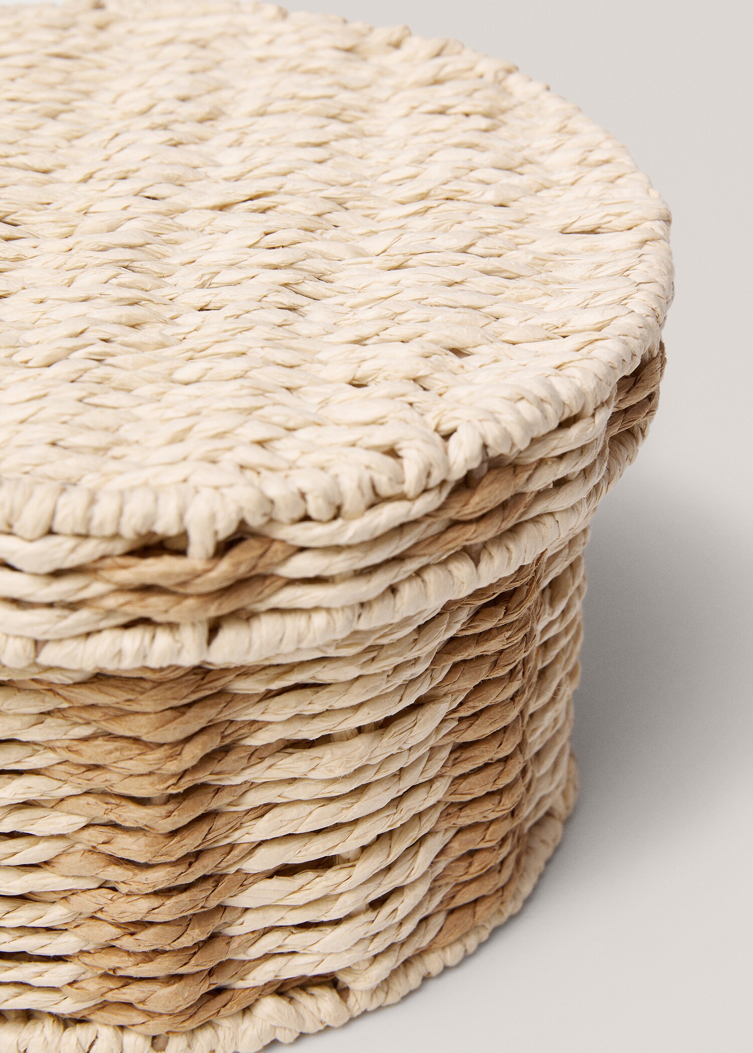 Paper box with interlaced design 18.5x18.5cm - Details of the article 1
