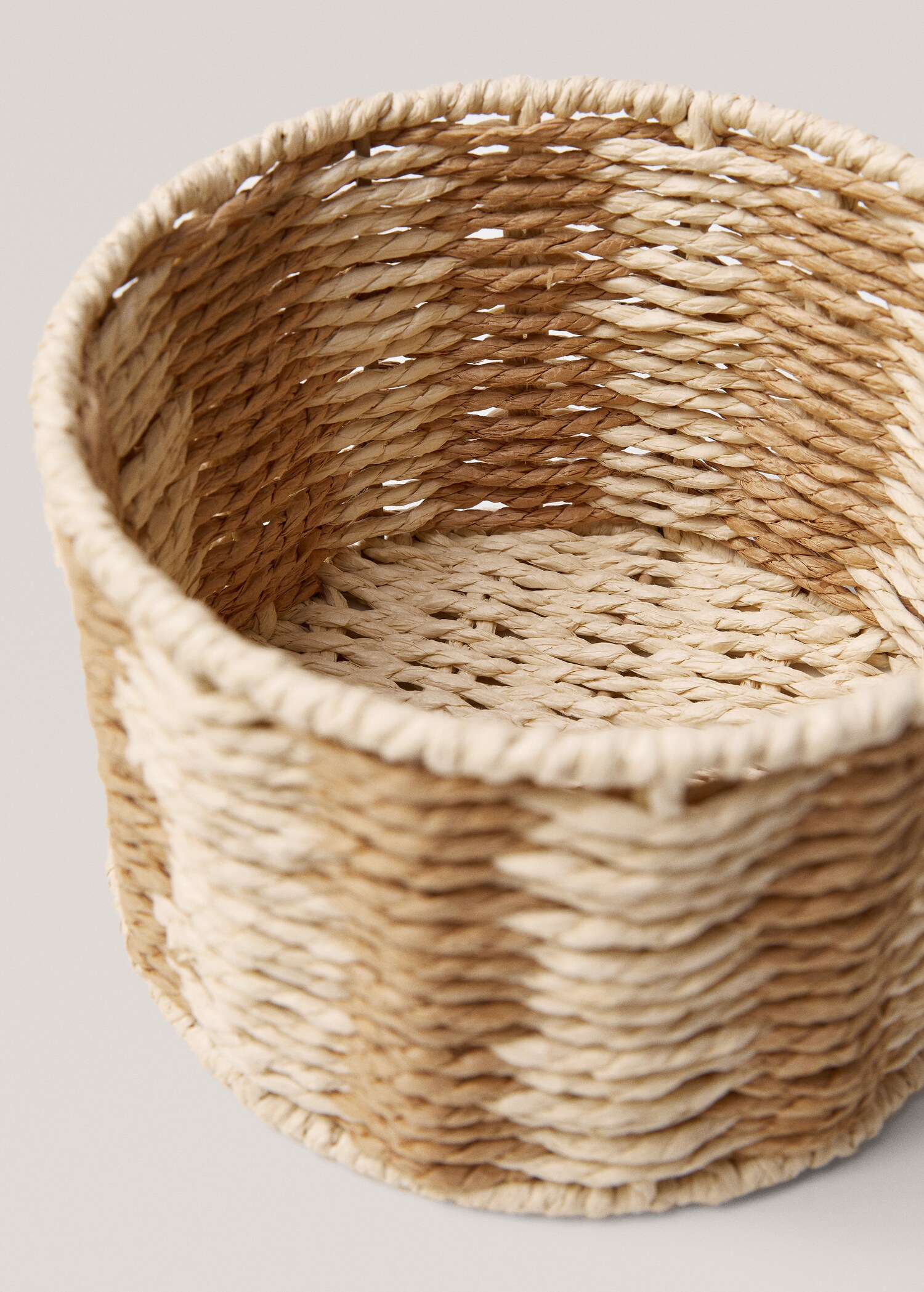 Paper box with interlaced design 18.5x18.5cm - Details of the article 2