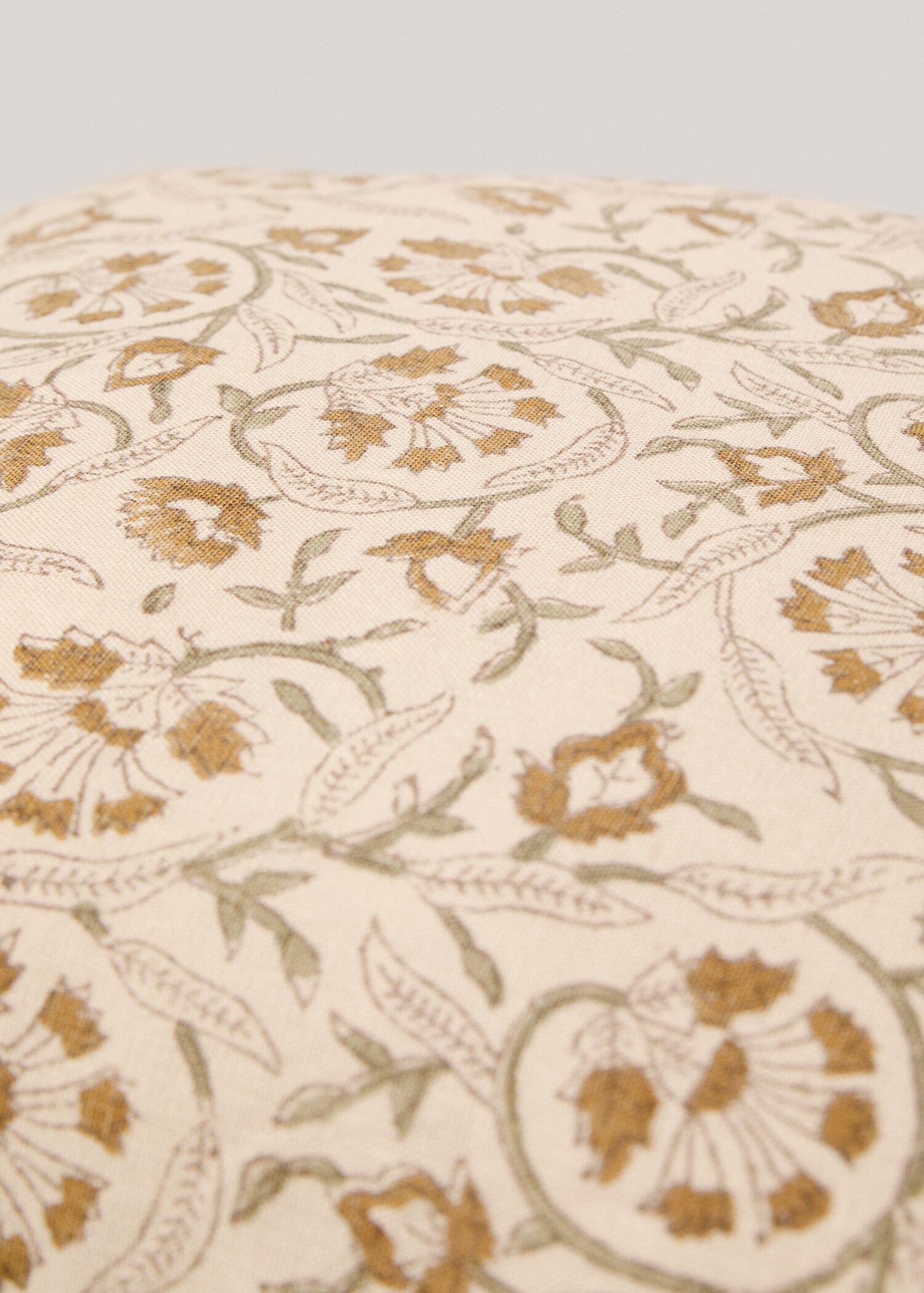 Flower embroidered cushion cover - Details of the article 3
