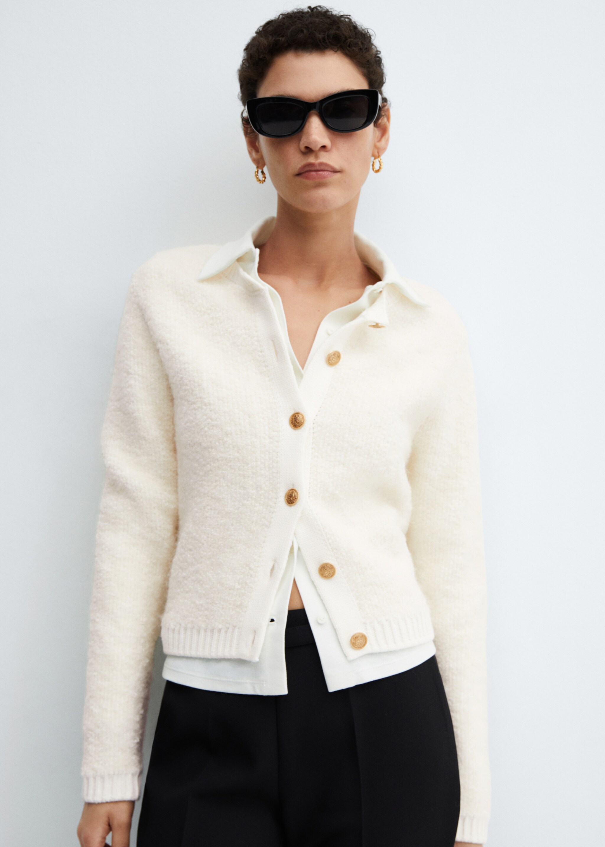 Knitted buttoned jacket - Medium plane, Off White. Ref: 67094061-00.