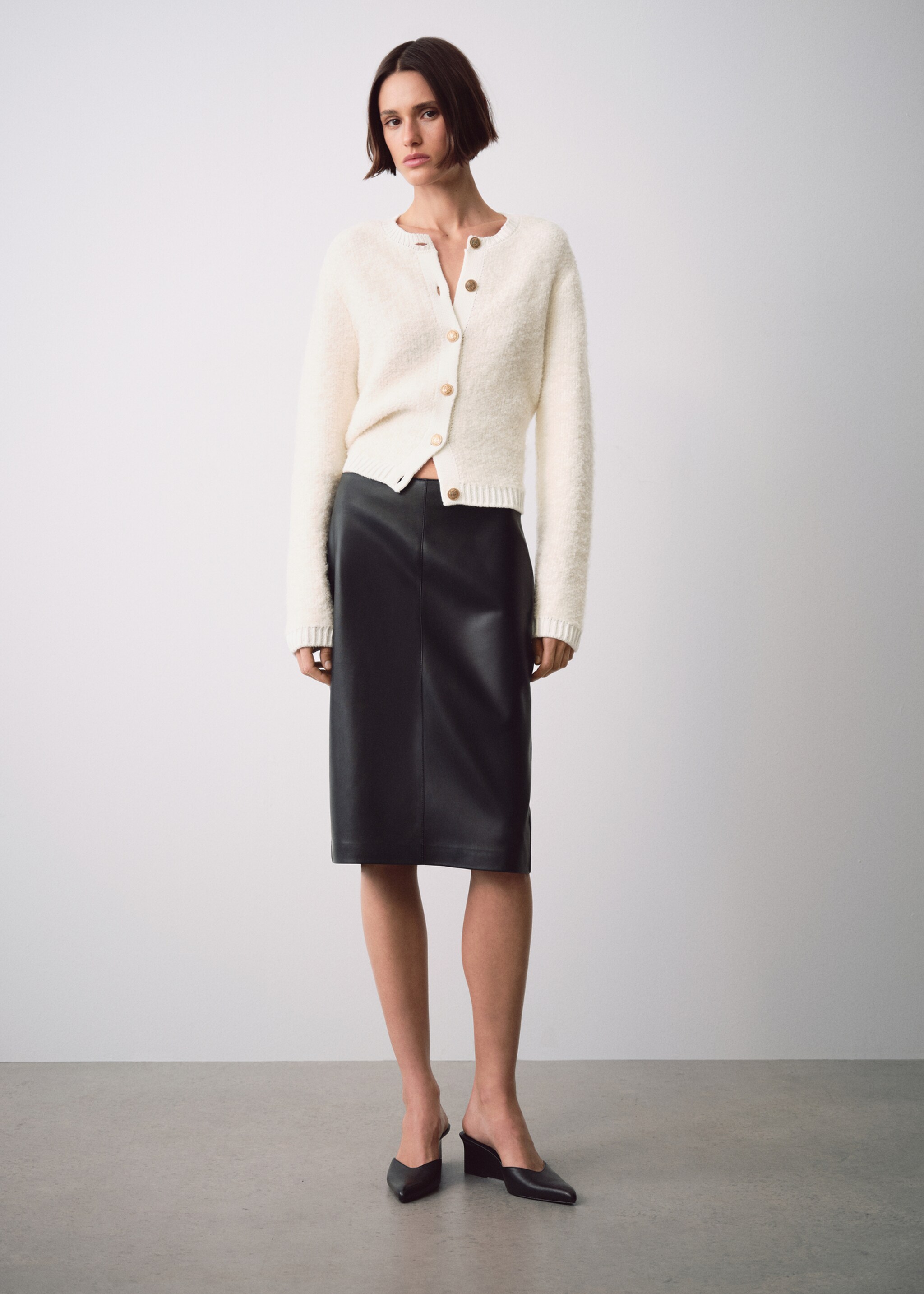 Knitted buttoned jacket - Details of the article 6, Off White. Ref: 67094061-00.