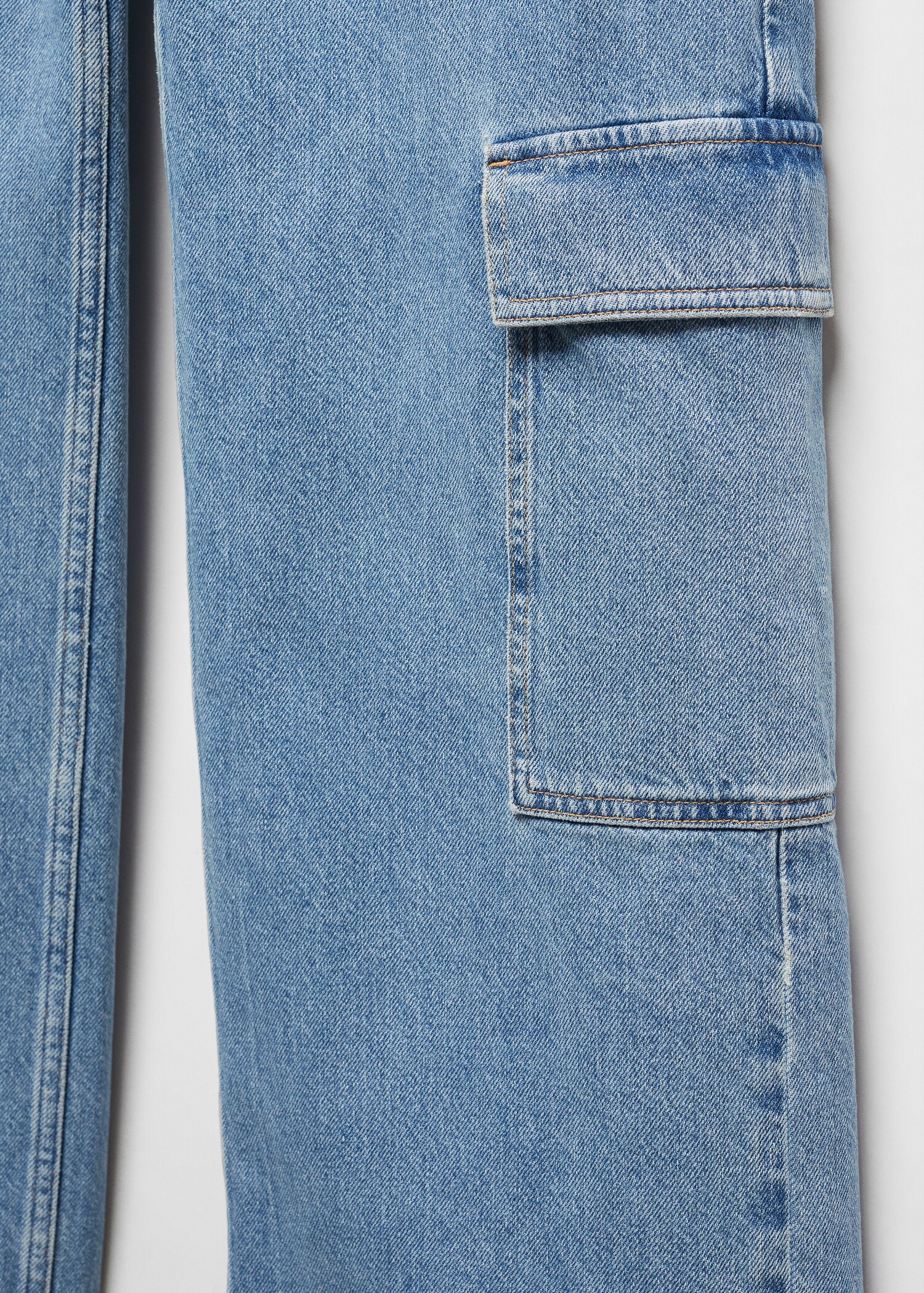 Loose cargo jeans with pockets - Details of the article 8