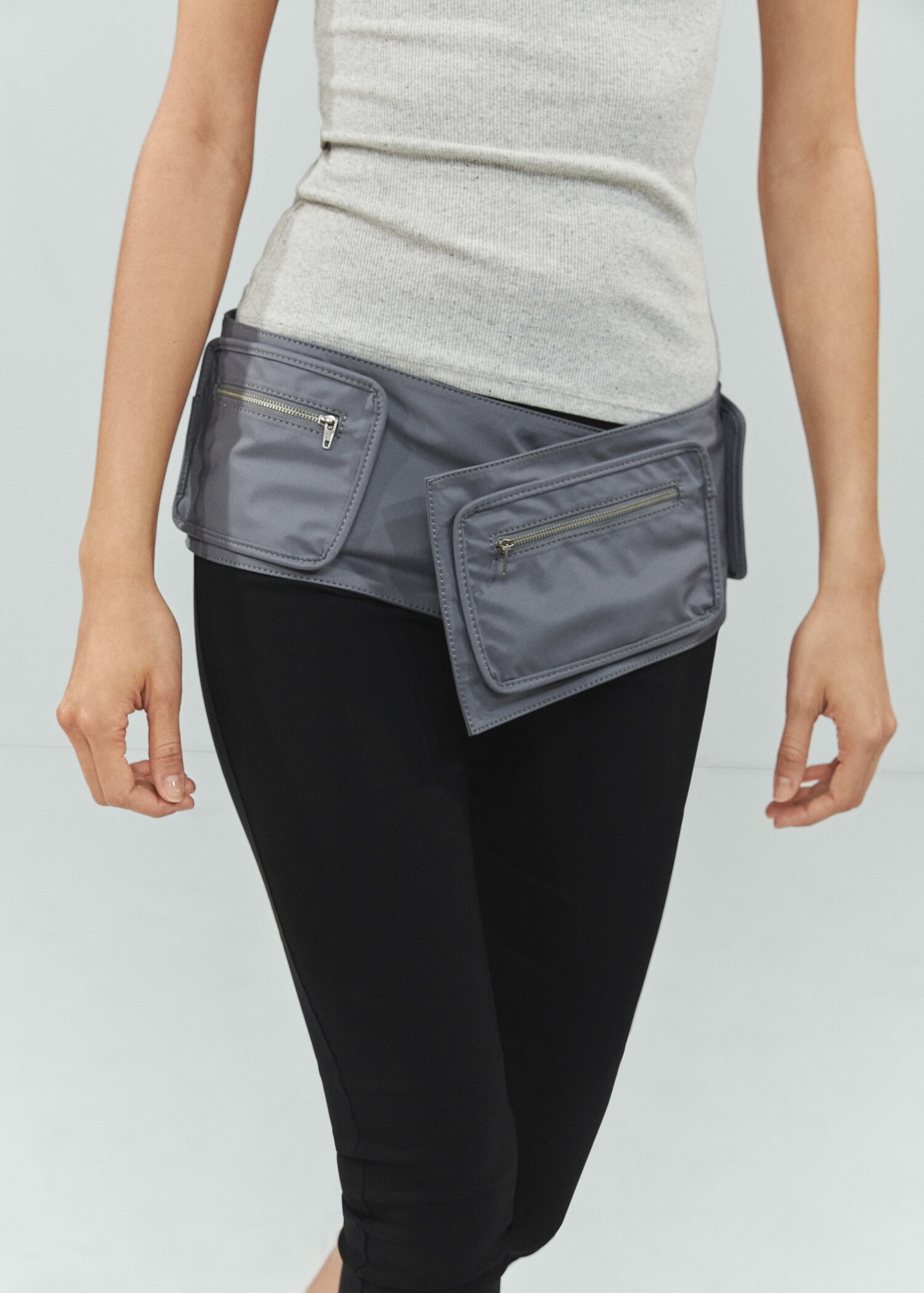 Multi-pocket money belt - Details of the article 9