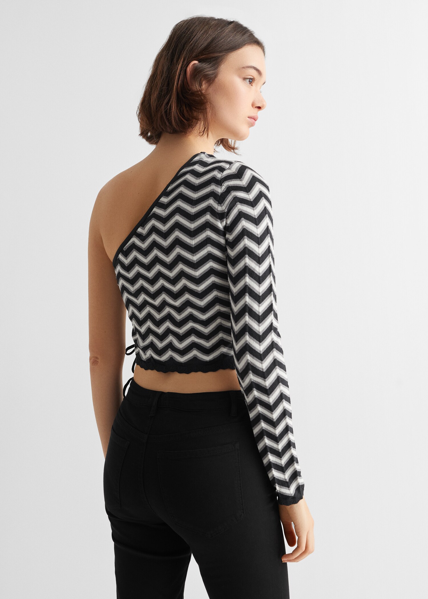 Asymmetric knit sweater - Reverse of the article