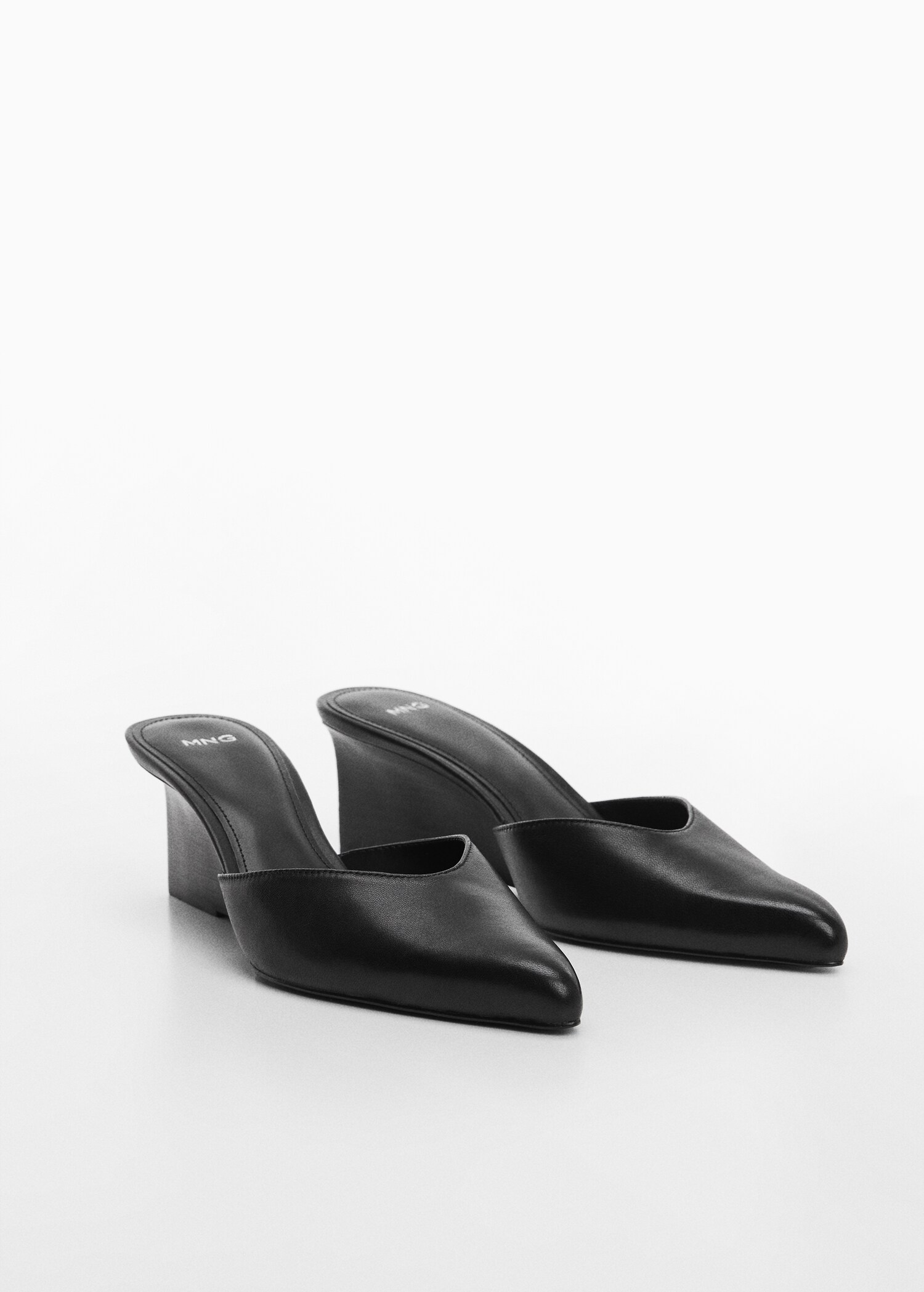 Spitze Lederschuhe - Mittlere Ansicht