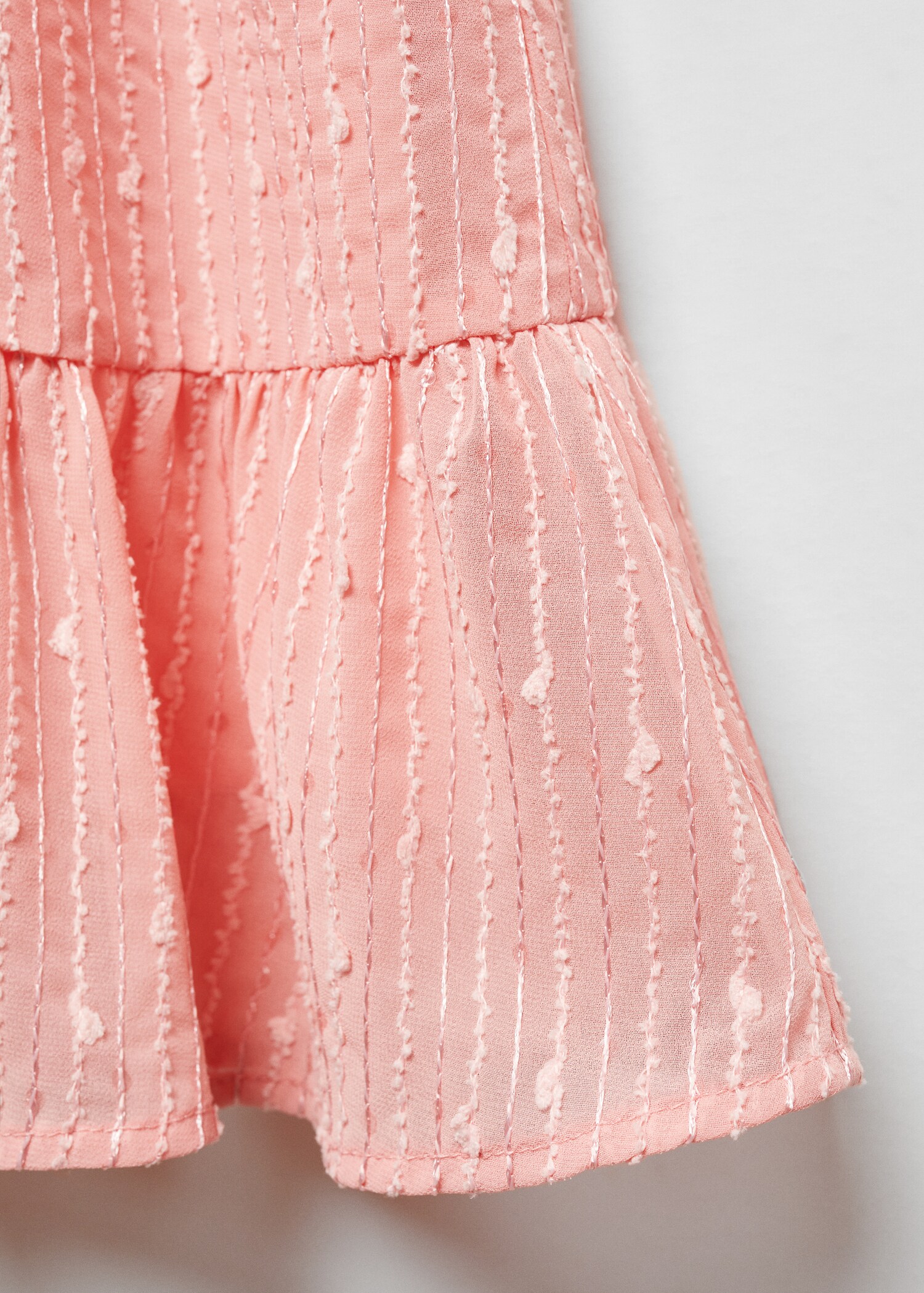 Besticktes Kleid mit Volants - Detail des Artikels 8