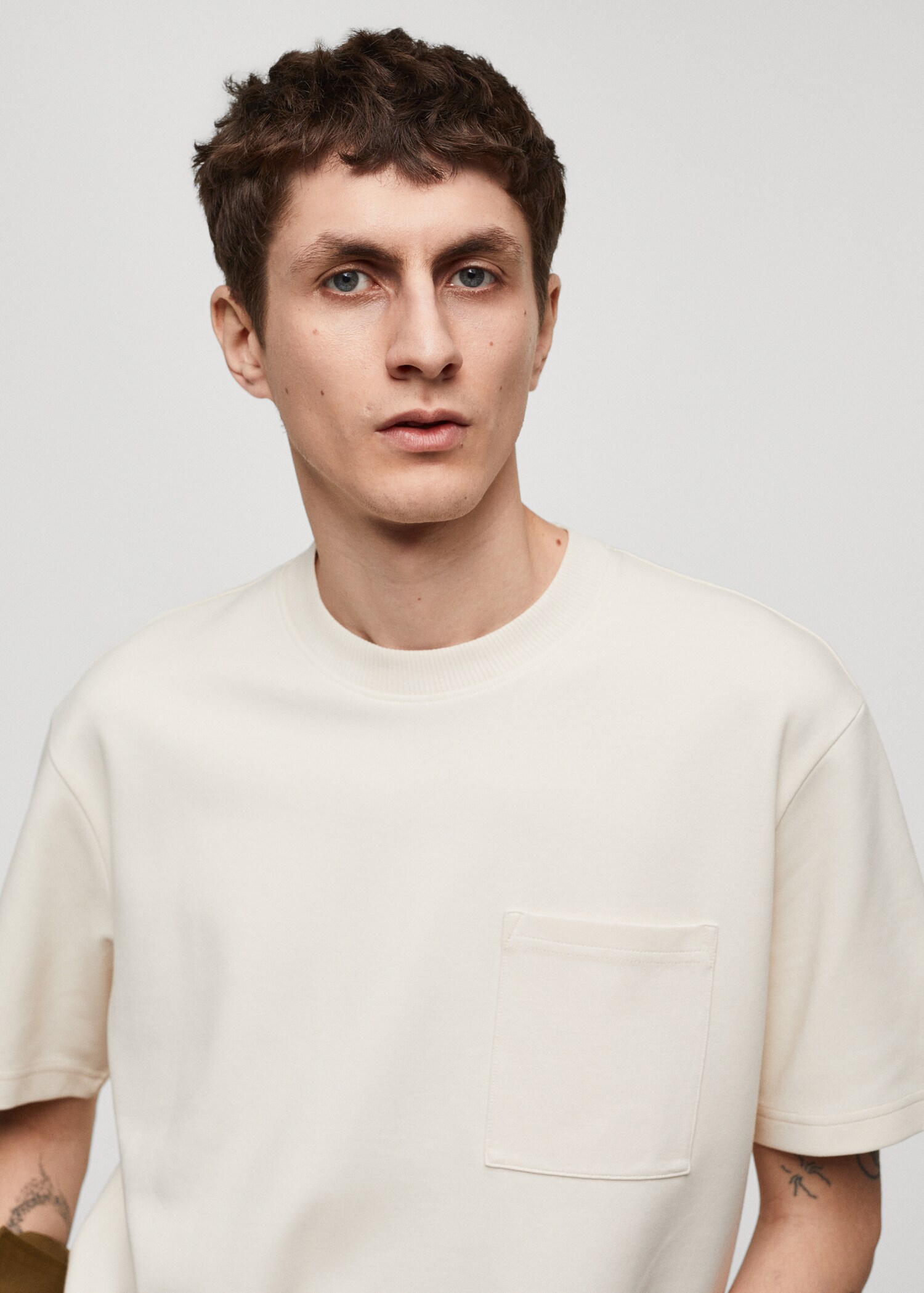 Koszulka relaxed fit z kieszenią - Szczegóły artykułu 1