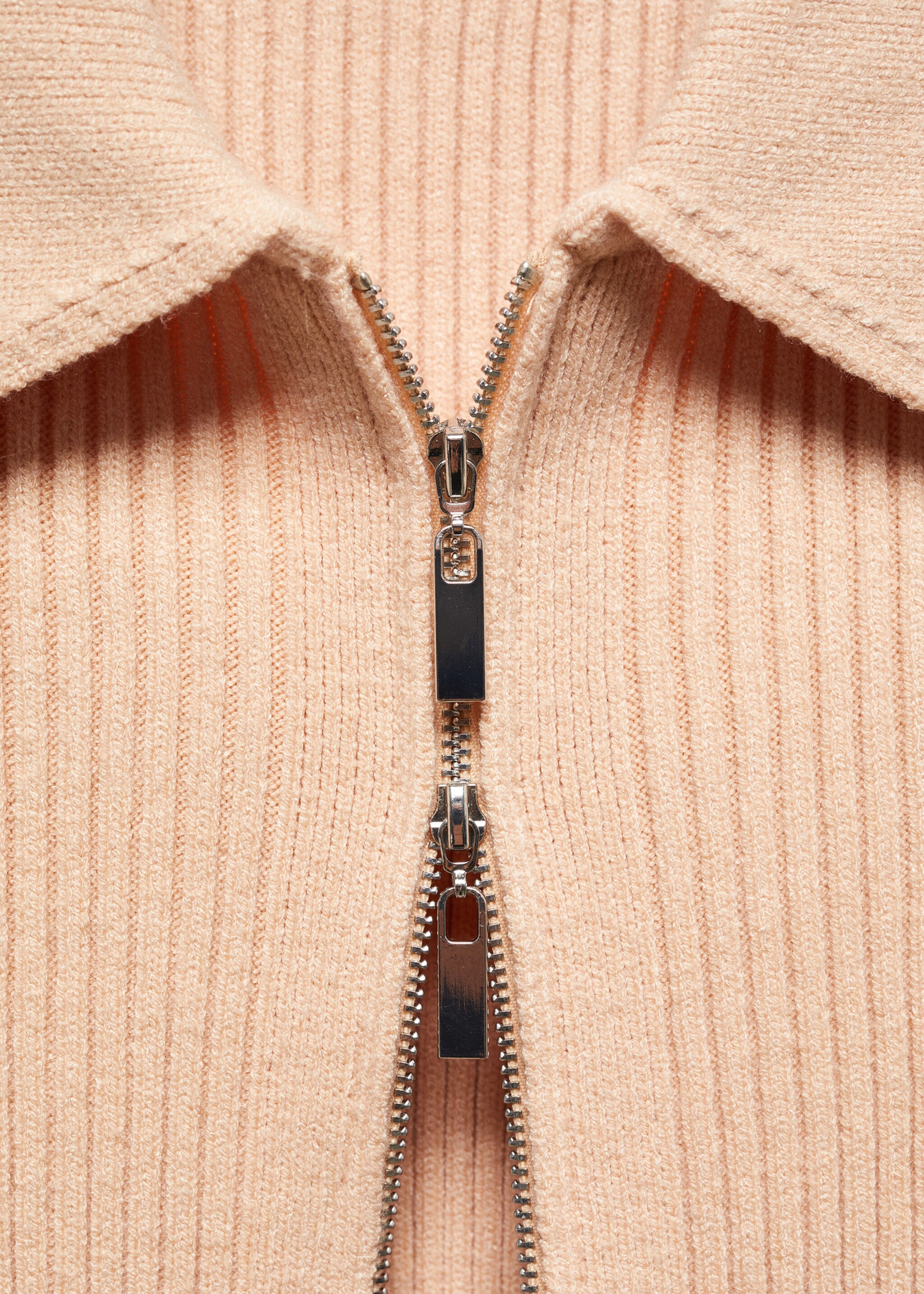 Gerippter Cardigan mit Reißverschluss - Detail des Artikels 8