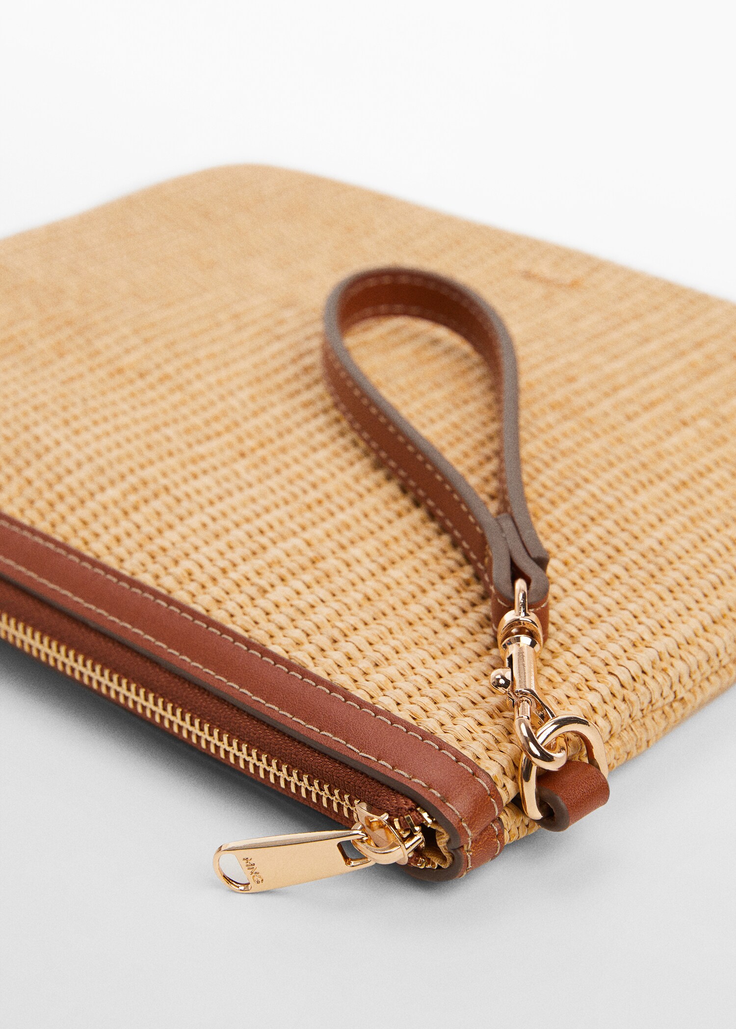 Raffia effect clutch - Details of the article 1