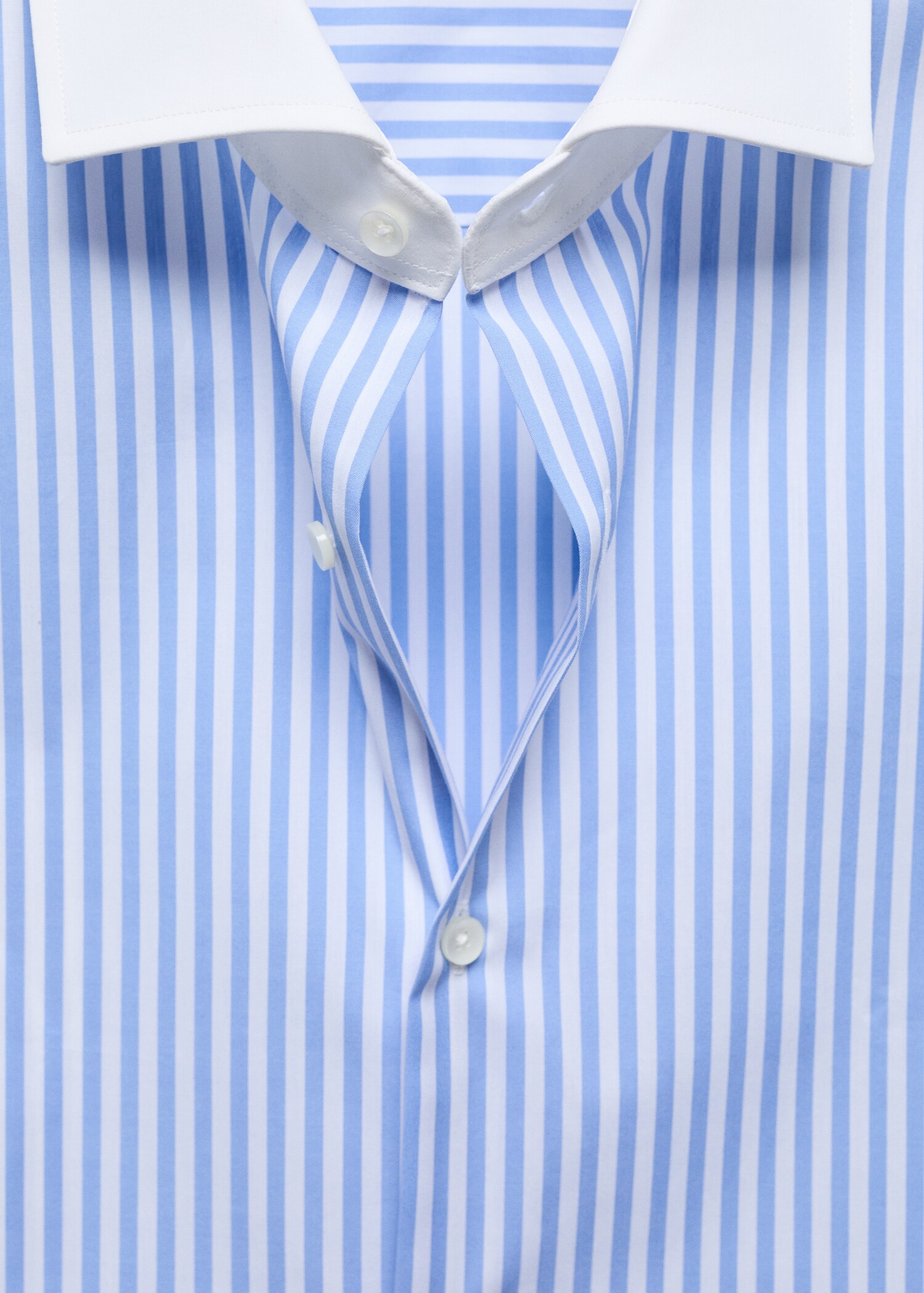 Gestreiftes Slim-Fit-Anzughemd - Detail des Artikels 0