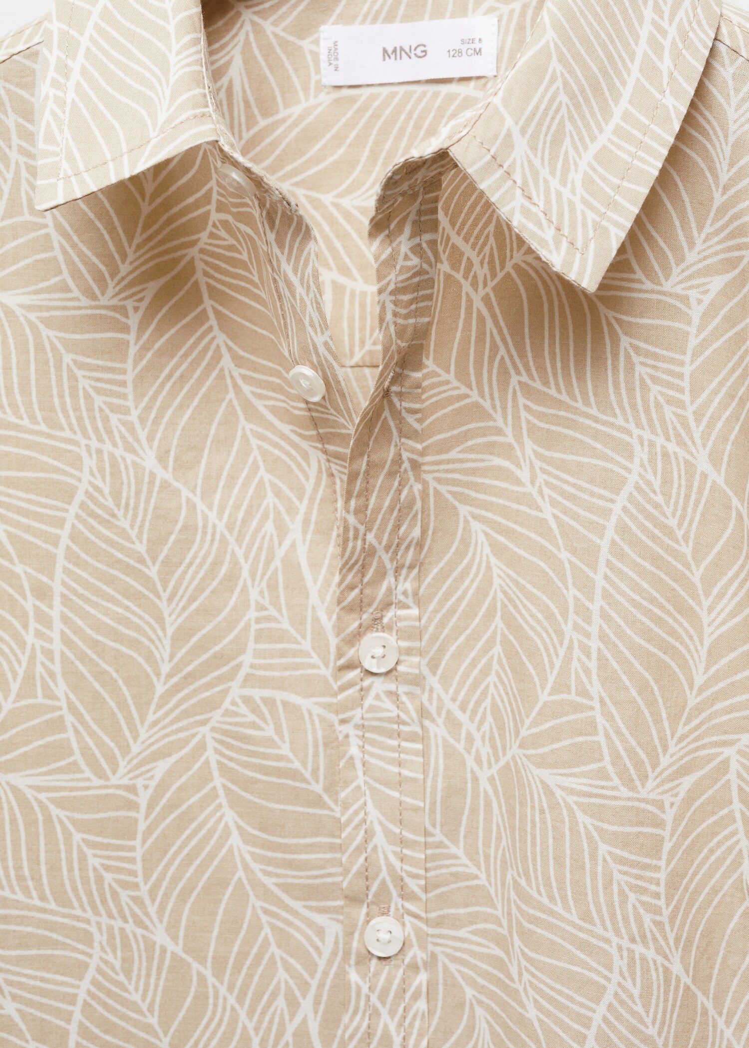 Buttoned printed shirt - Details of the article 8