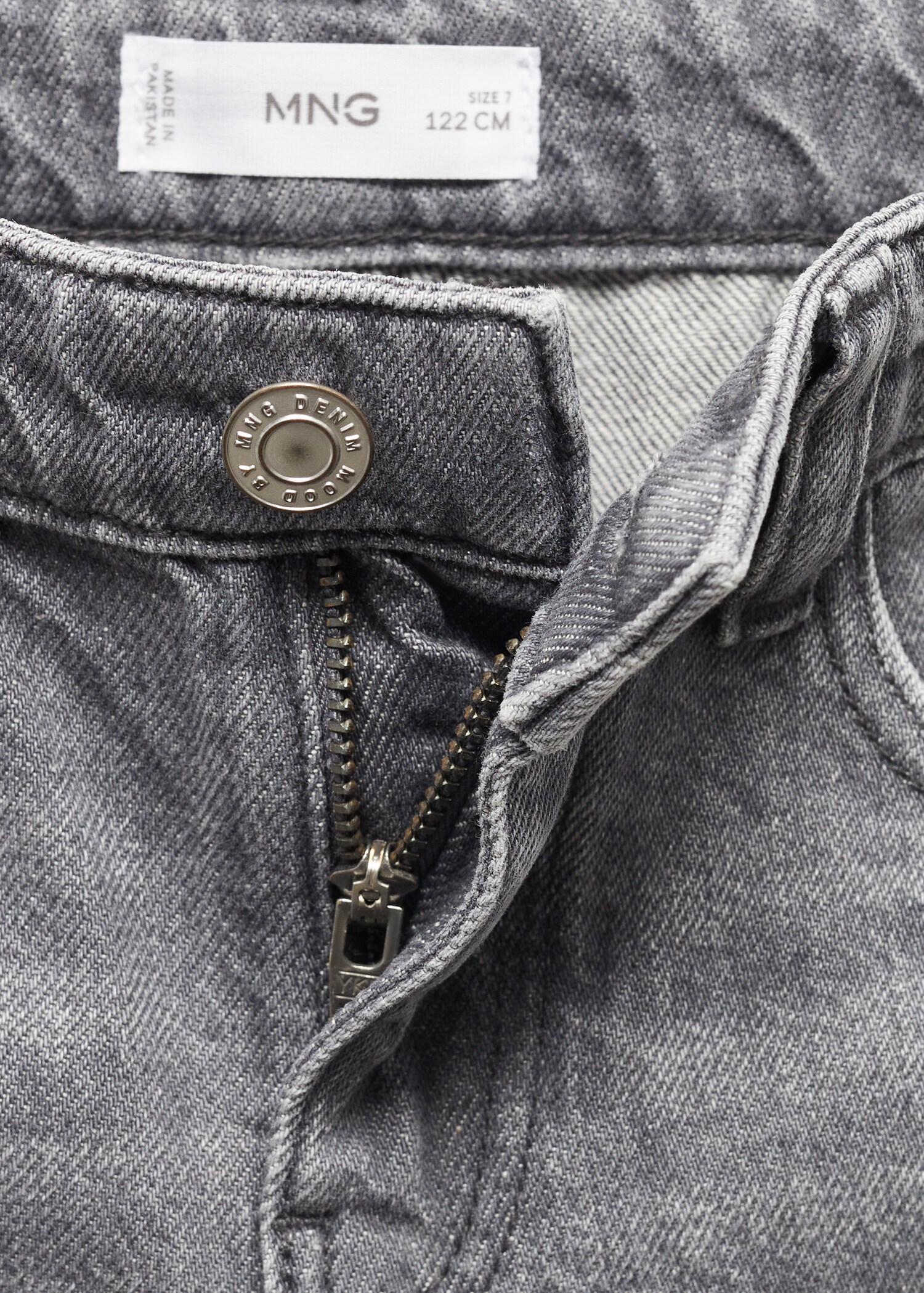 Frayed hem denim shorts - Details of the article 8