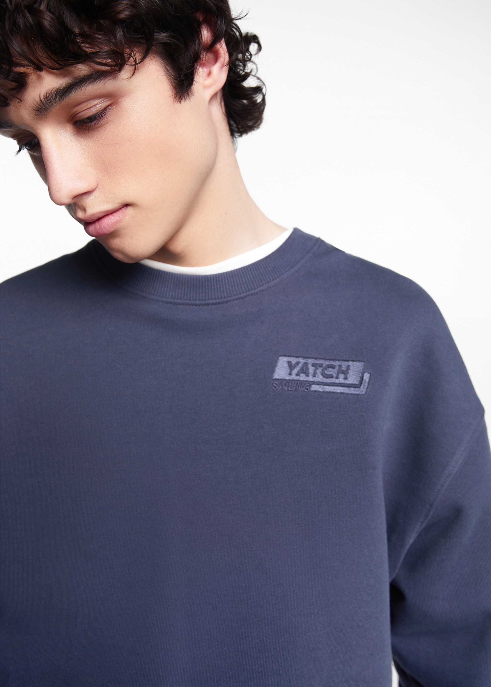 Sweat-shirt imprimé dans le dos - Détail de l'article 1, Bleu marine foncé. Ref: 67096016-00.