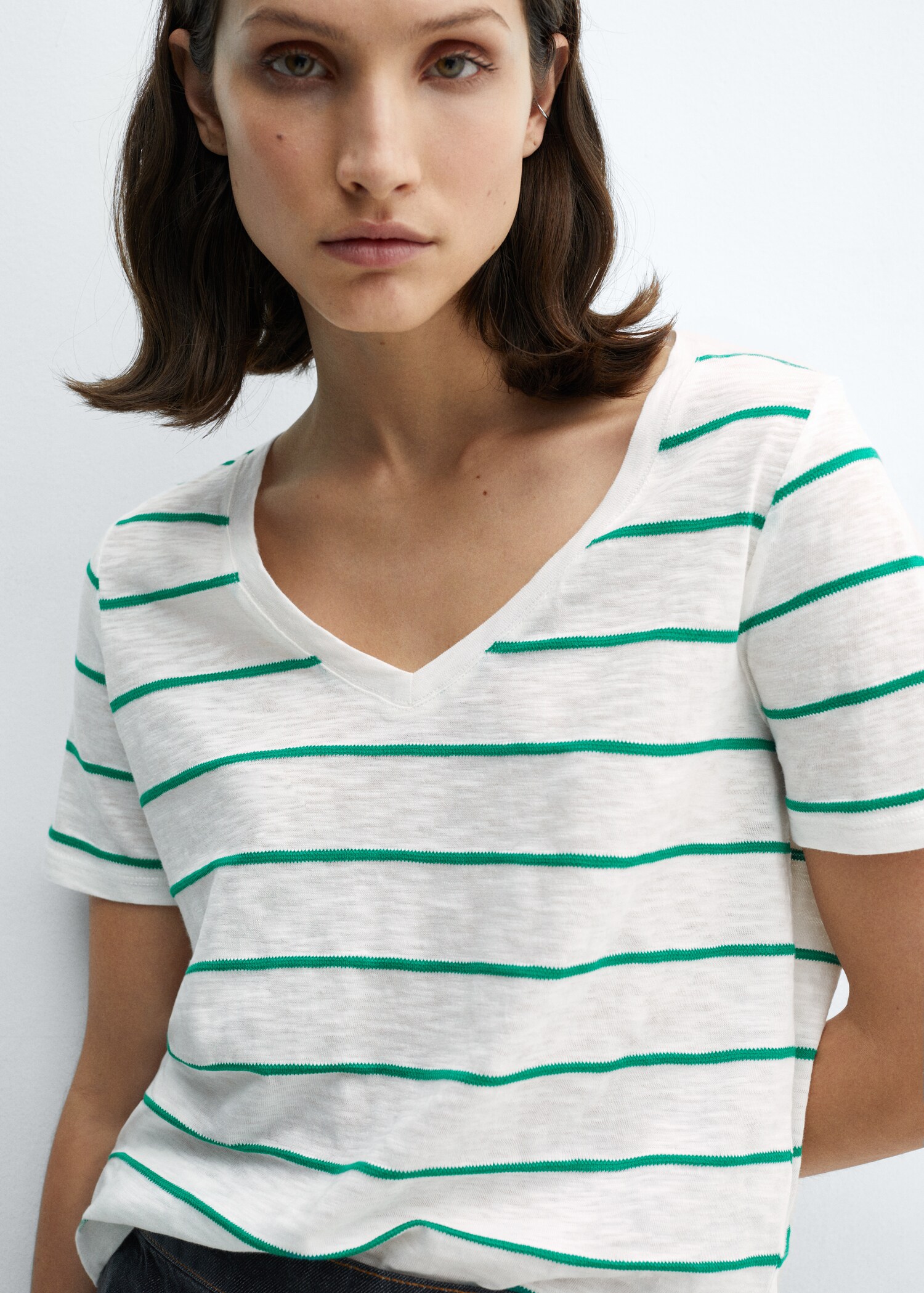 V-neck striped T-shirt - Details of the article 1
