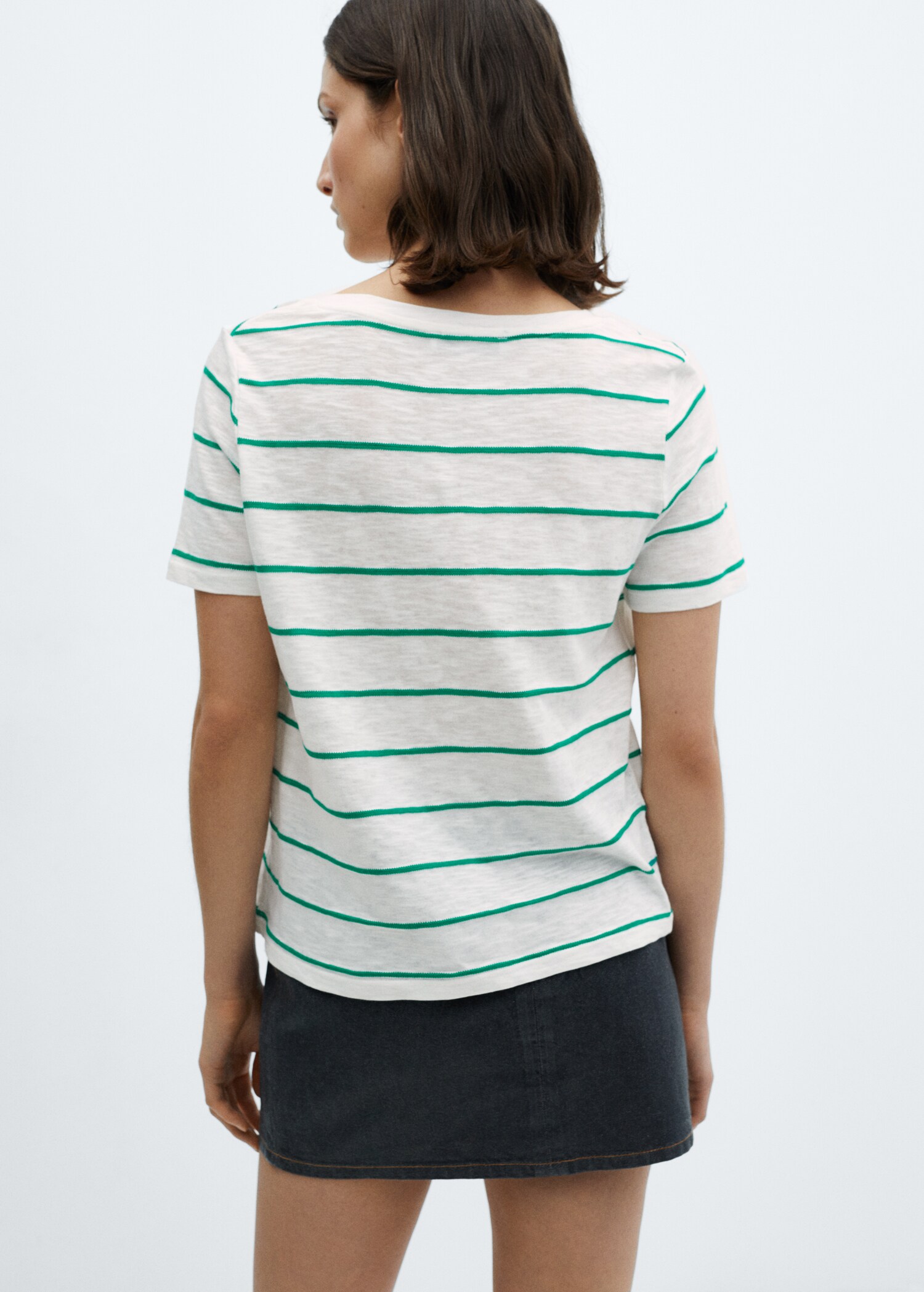 V-neck striped T-shirt - Reverse of the article