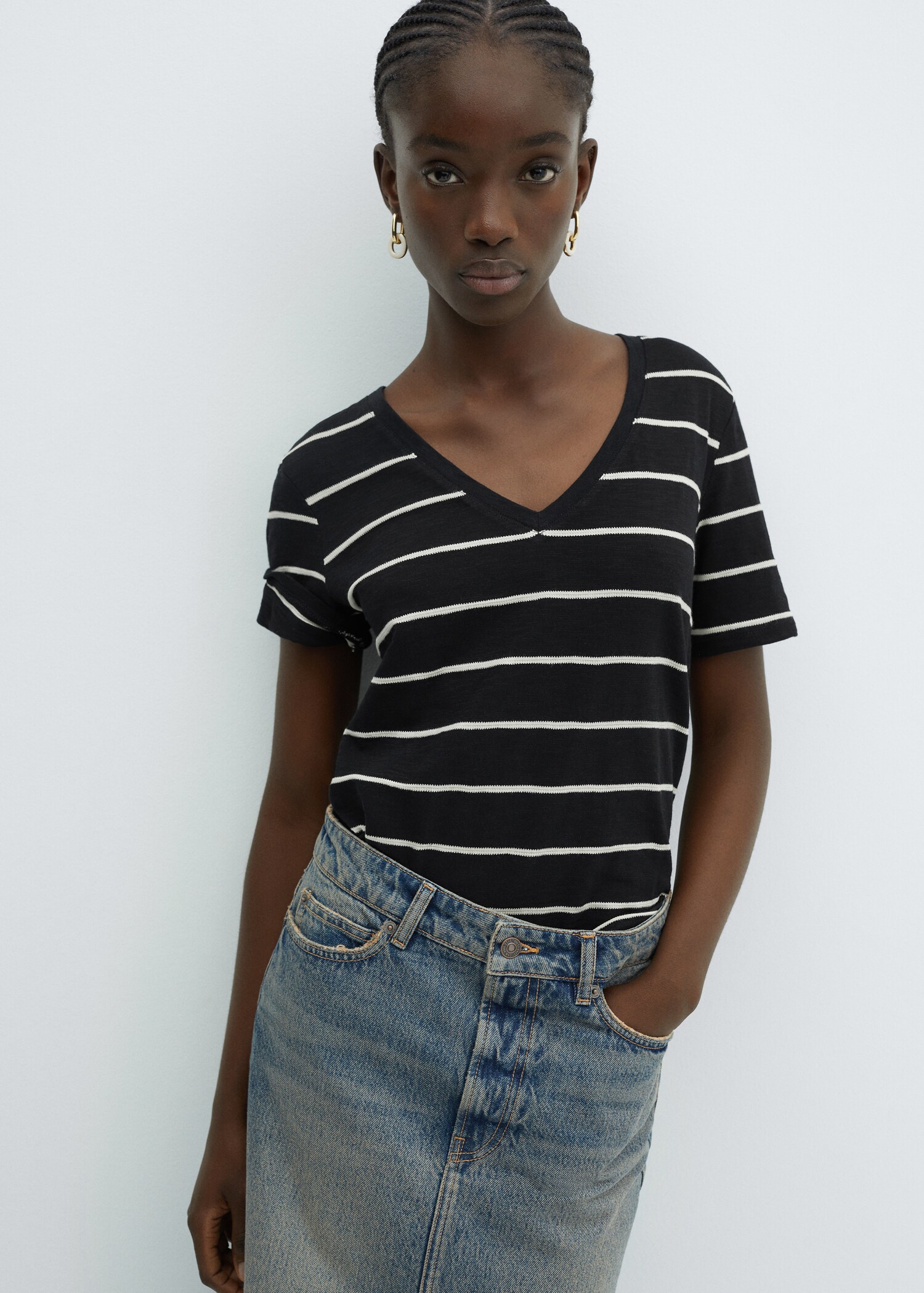 V-neck striped T-shirt - Medium plane