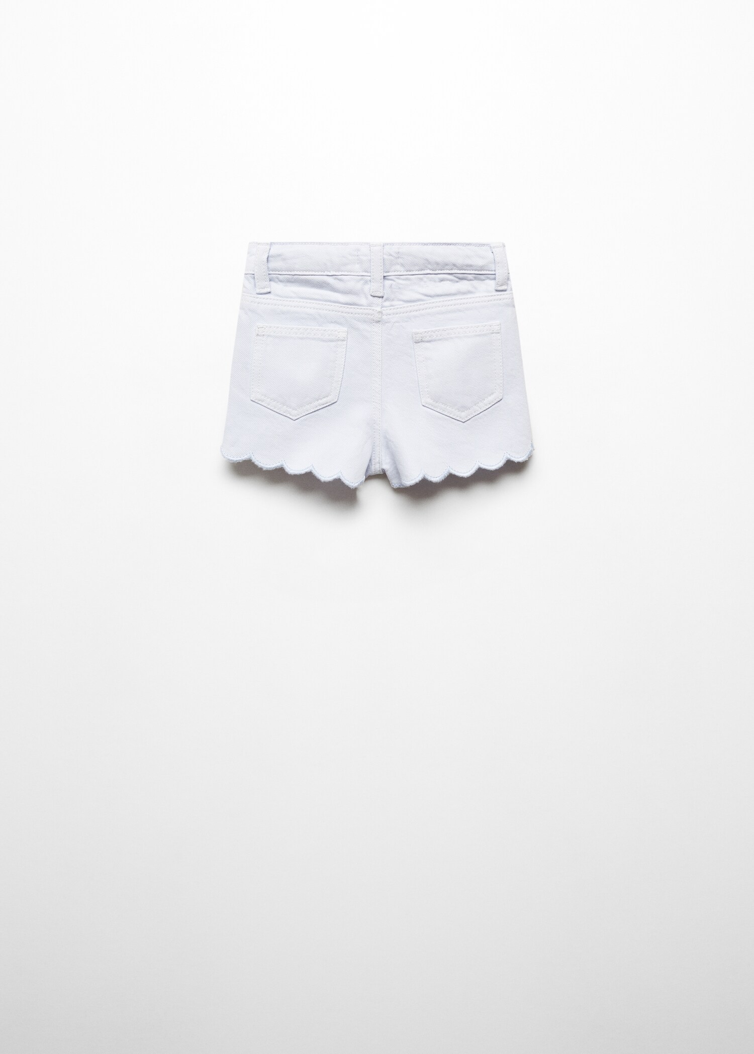 Shorts with wavy hem - Reverse of the article
