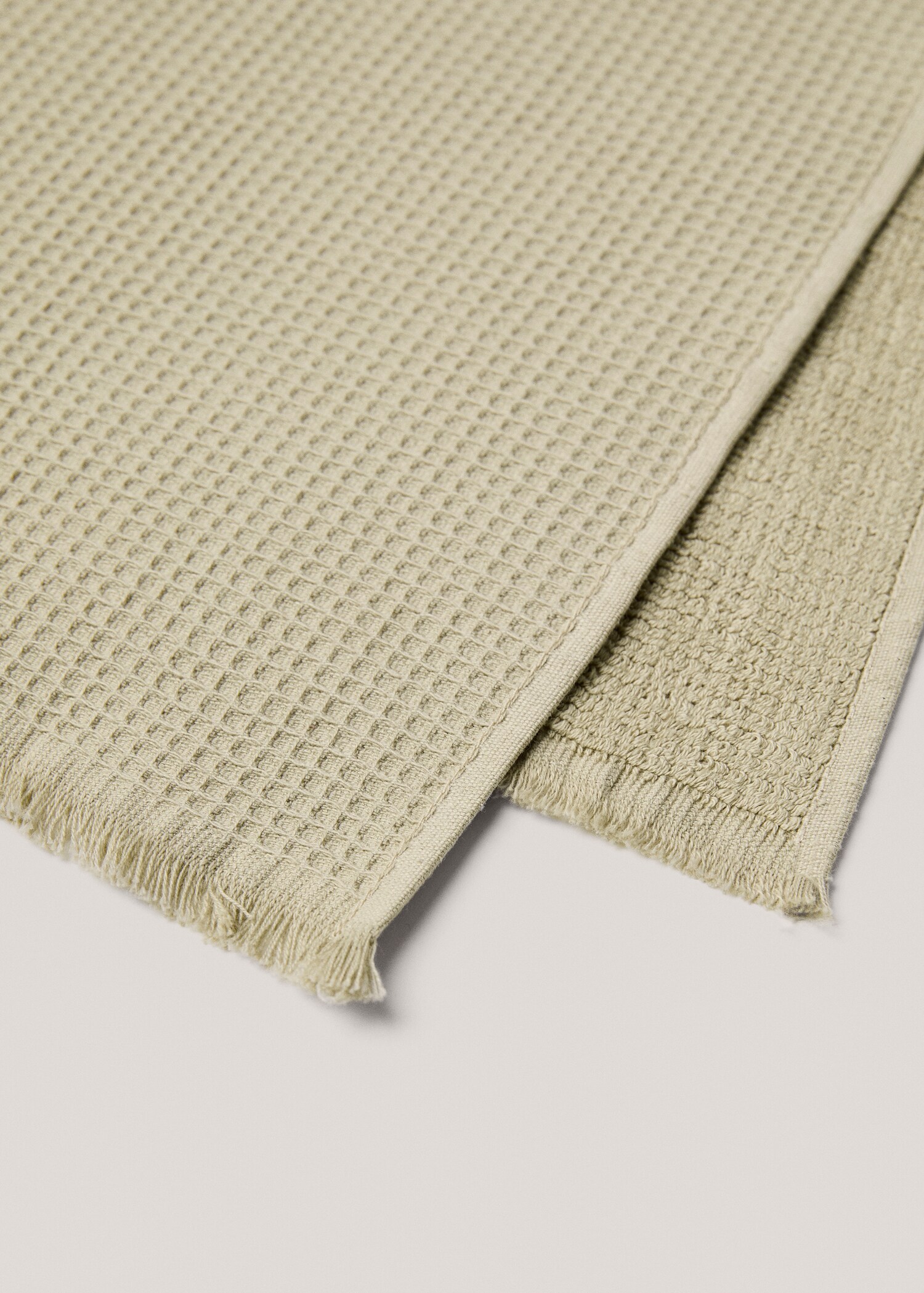 Cotton waffle bath mat with fringes - Details of the article 1