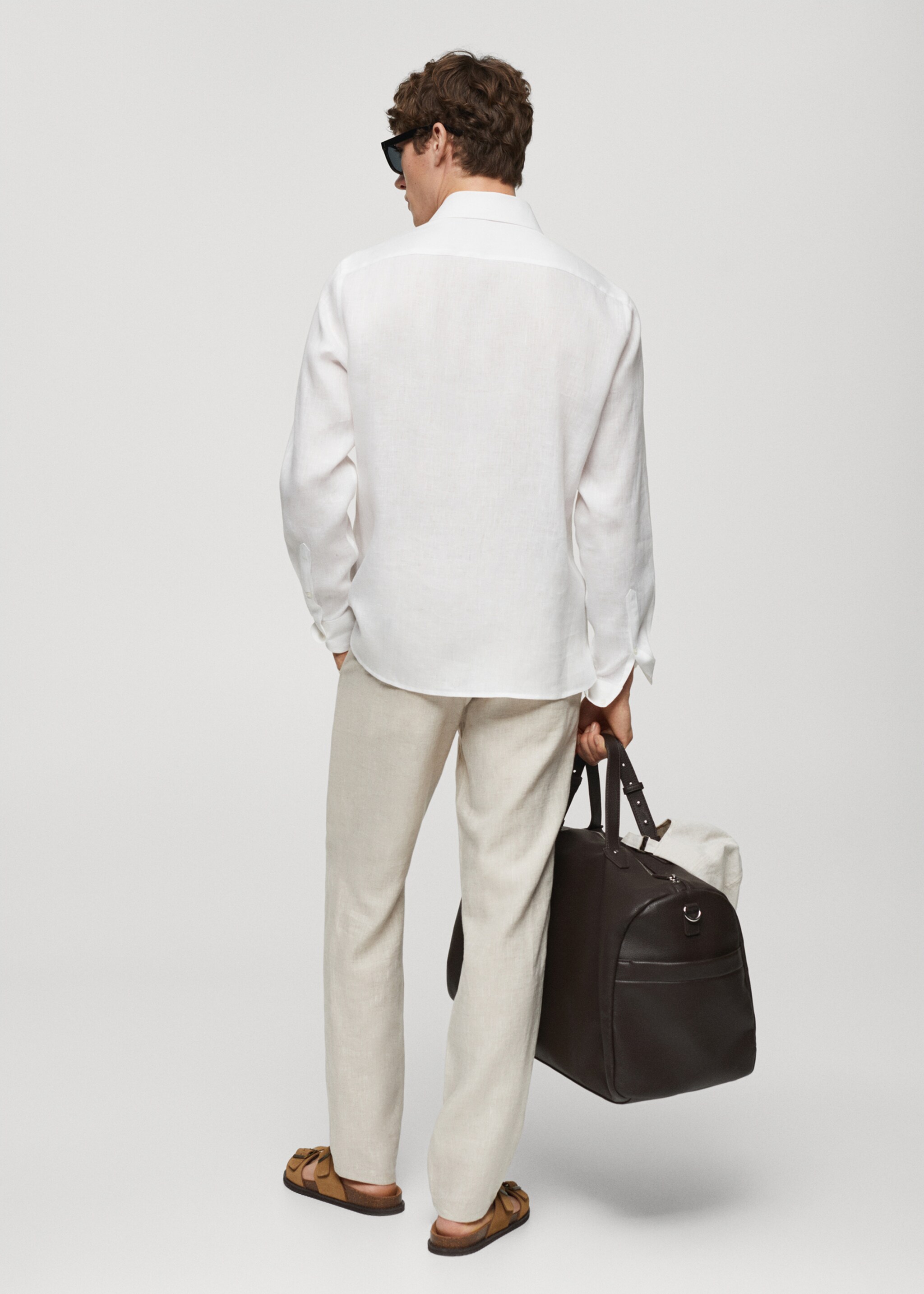 Regular-fit 100% linen shirt - Reverse of the article, White. Ref: 67096311-00.
