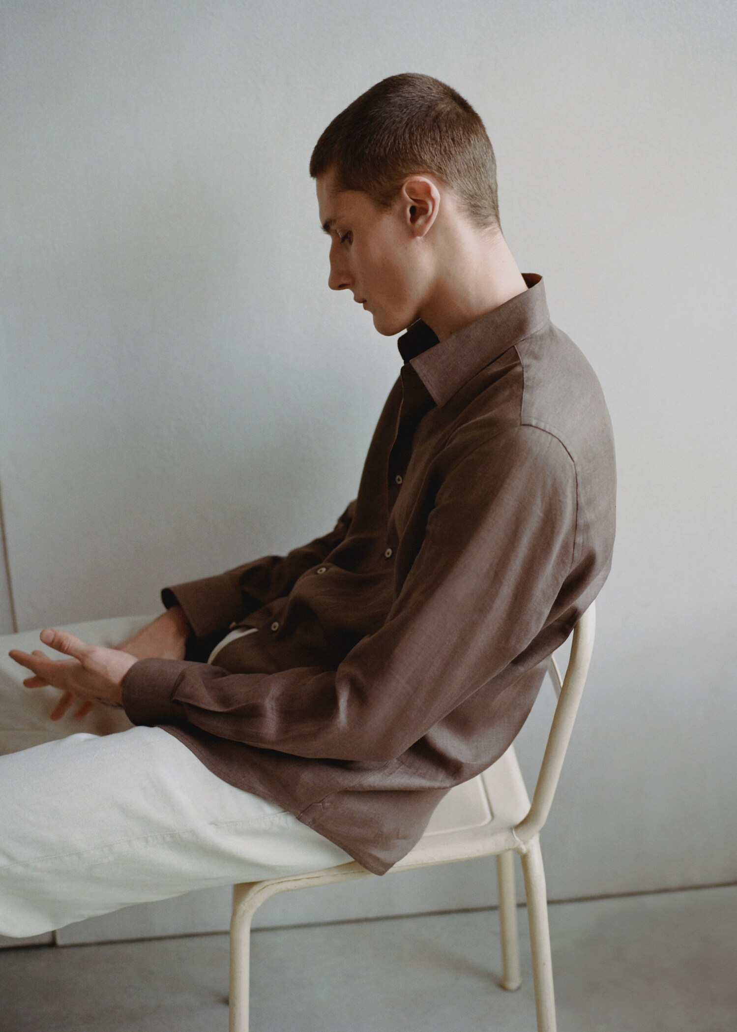 Regular-fit 100% linen shirt - Details of the article 9