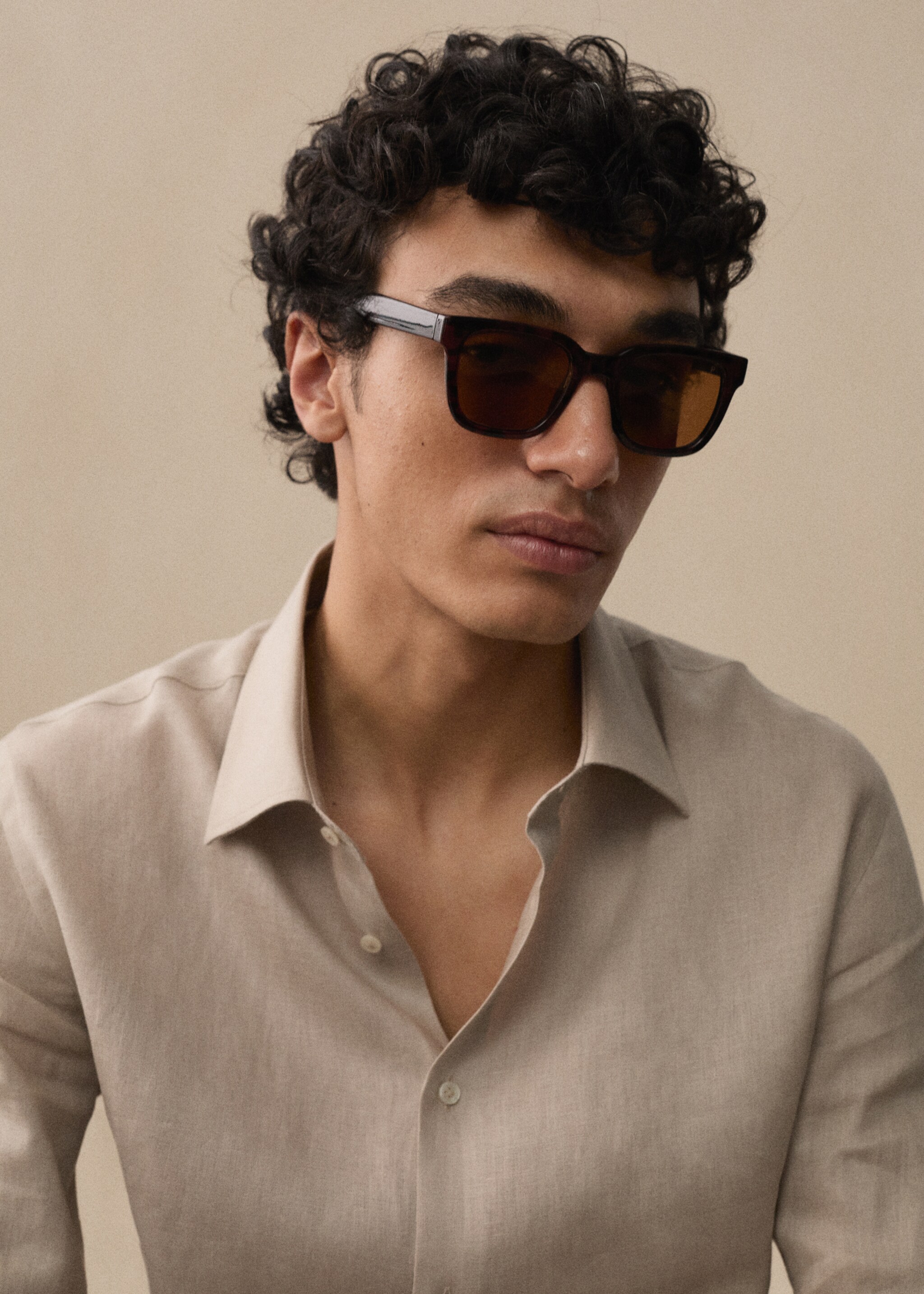 Camicia regular fit 100% lino - Dettaglio dell'articolo 5, Marrone medio. Ref: 67096311-00.