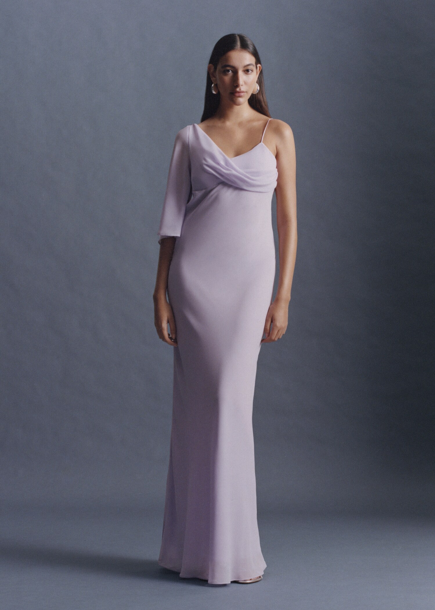 Asymmetrical dress with flared sleeves - Details of the article 7
