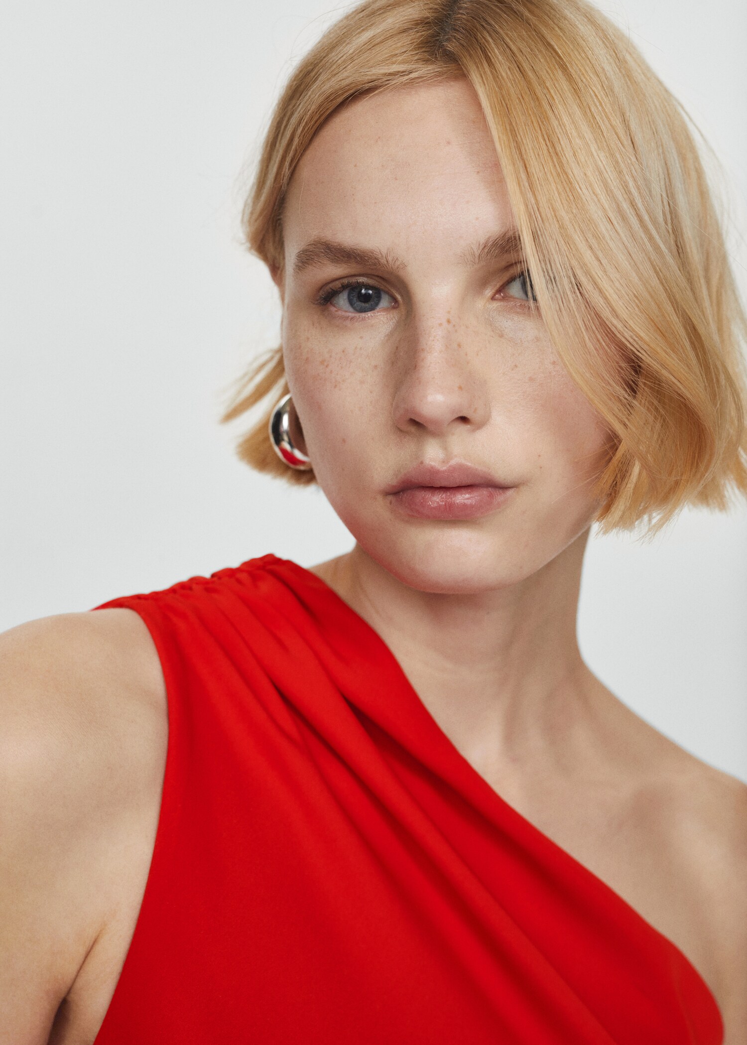 Asymmetrisches Kleid mit Seitenschlitz - Detail des Artikels 1