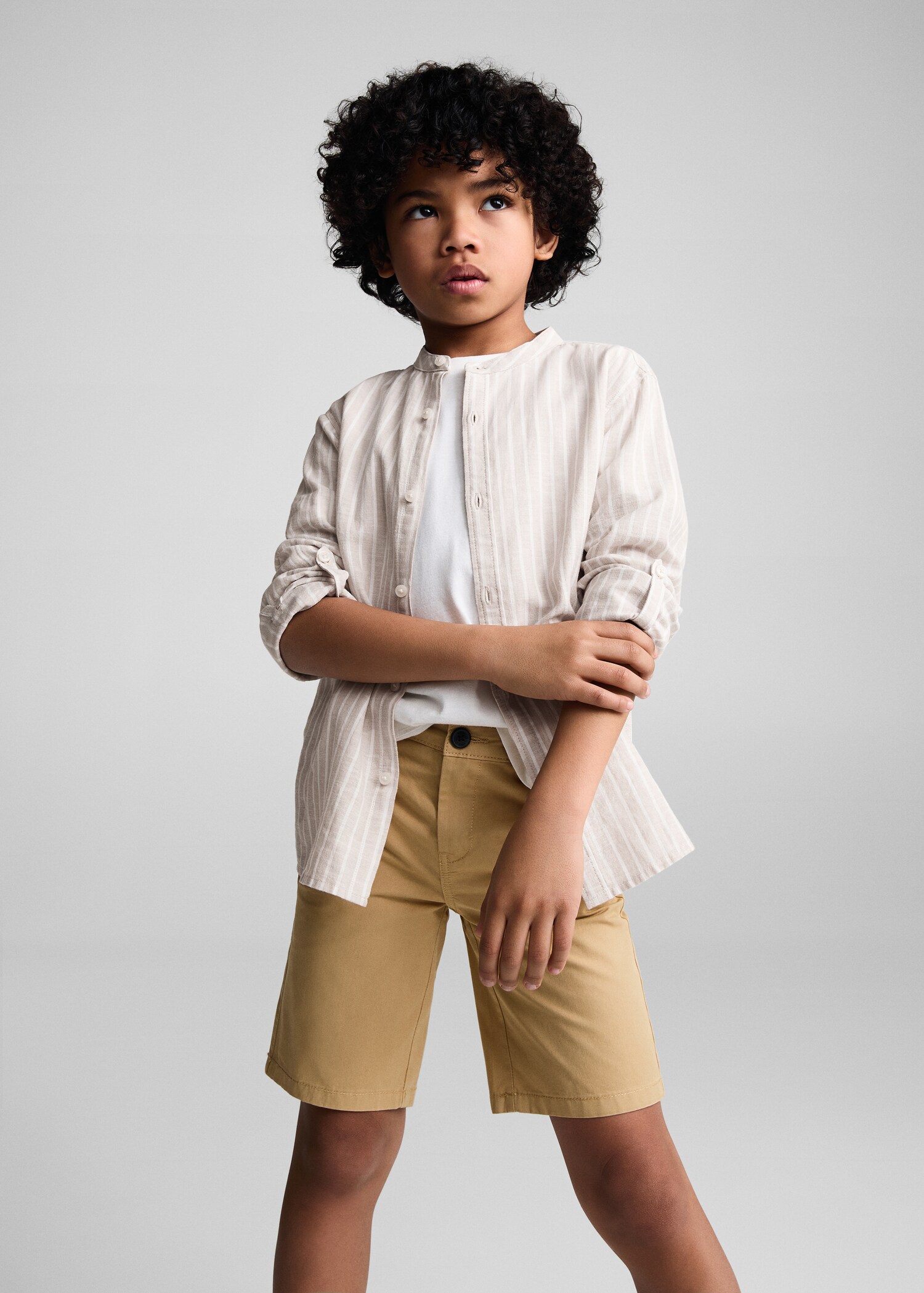 Slim-Fit-Bermudashorts im Chino-Stil aus Baumwolle - Mittlere Ansicht