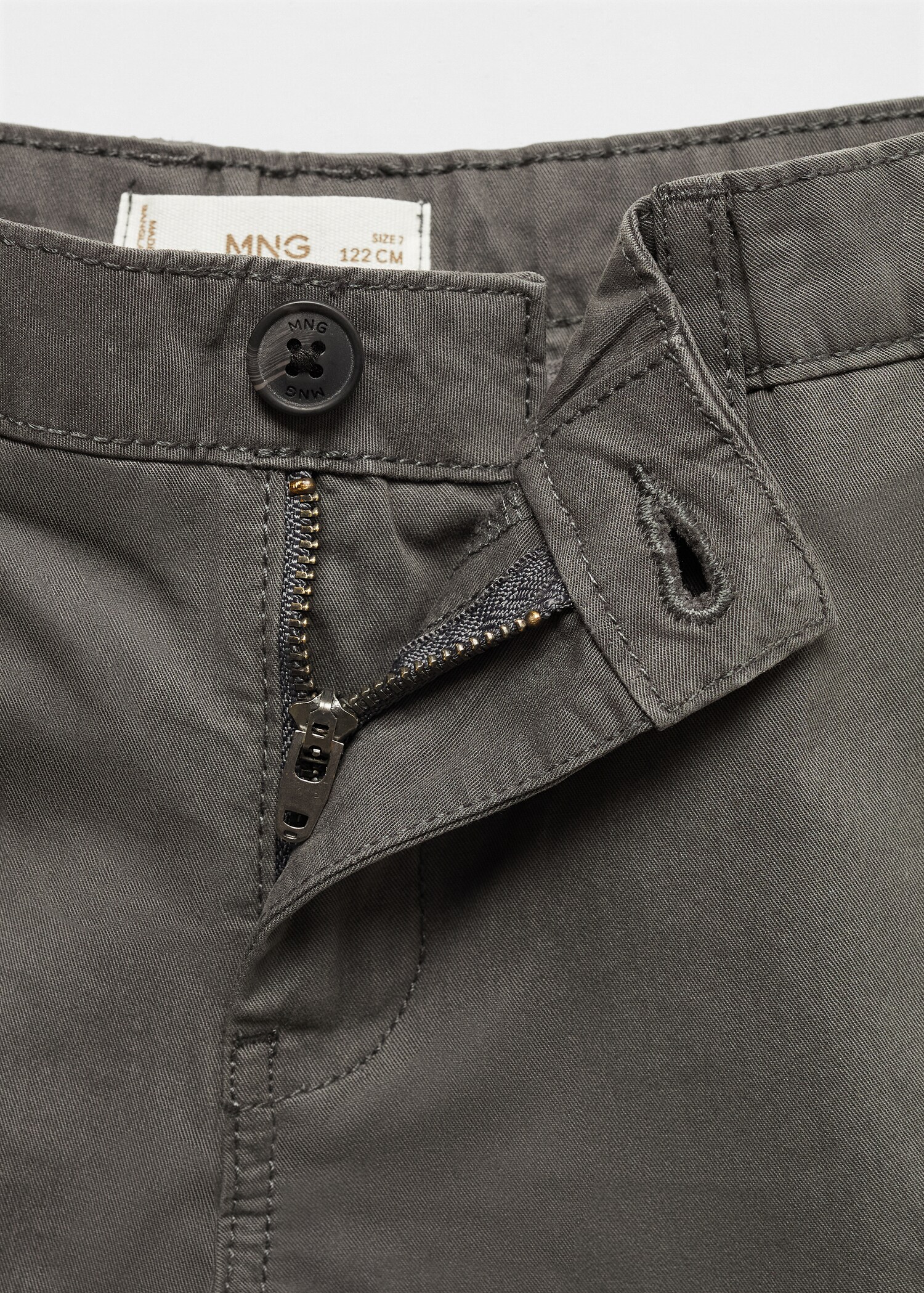 Slim-Fit-Bermudashorts im Chino-Stil aus Baumwolle - Detail des Artikels 0