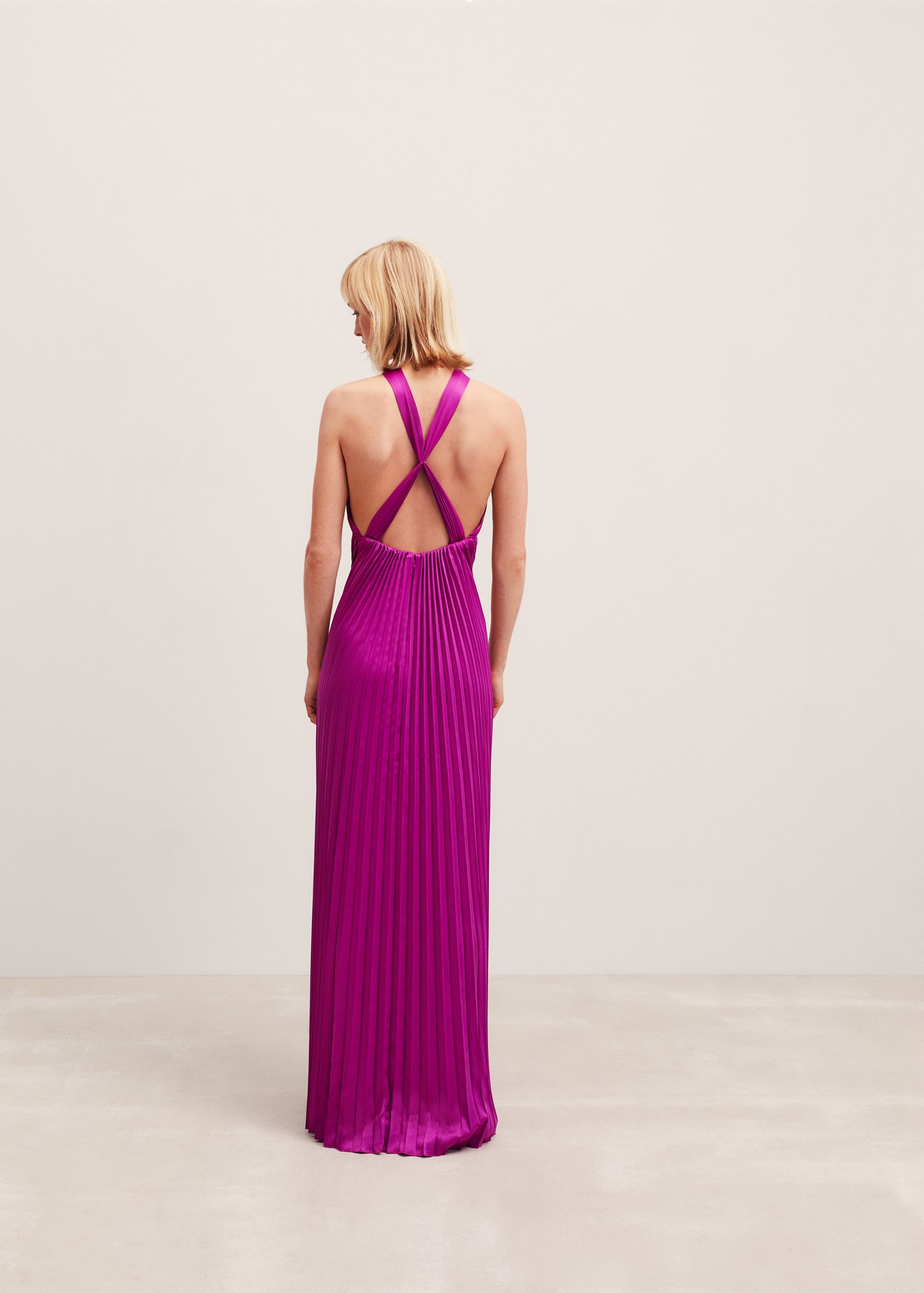 Pleated halter neck dress Women MANGO OUTLET Greece Pleated halter neck dress Women MANGO OUTLET Greece