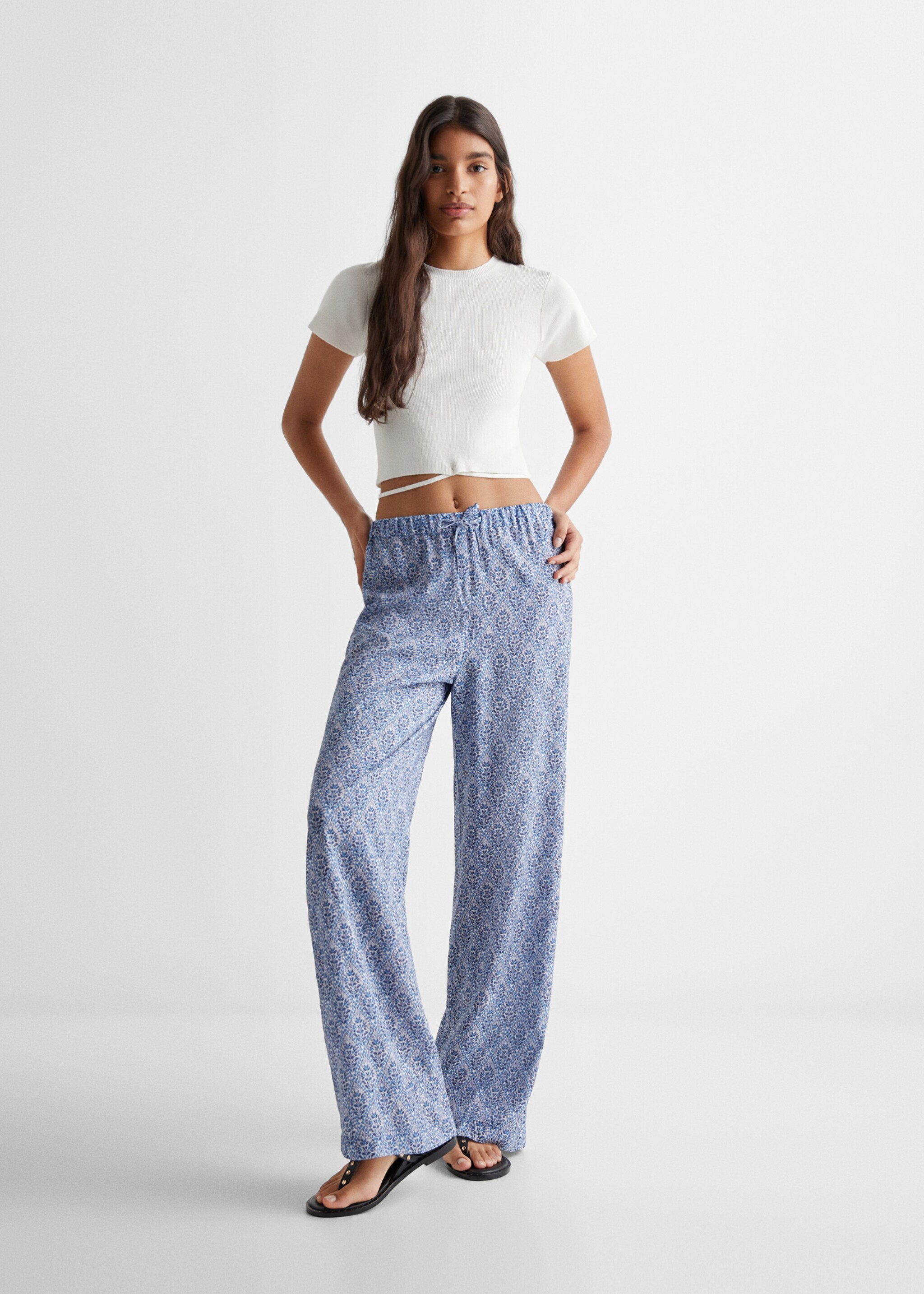 Printed trousers with bow - Details of the article 2