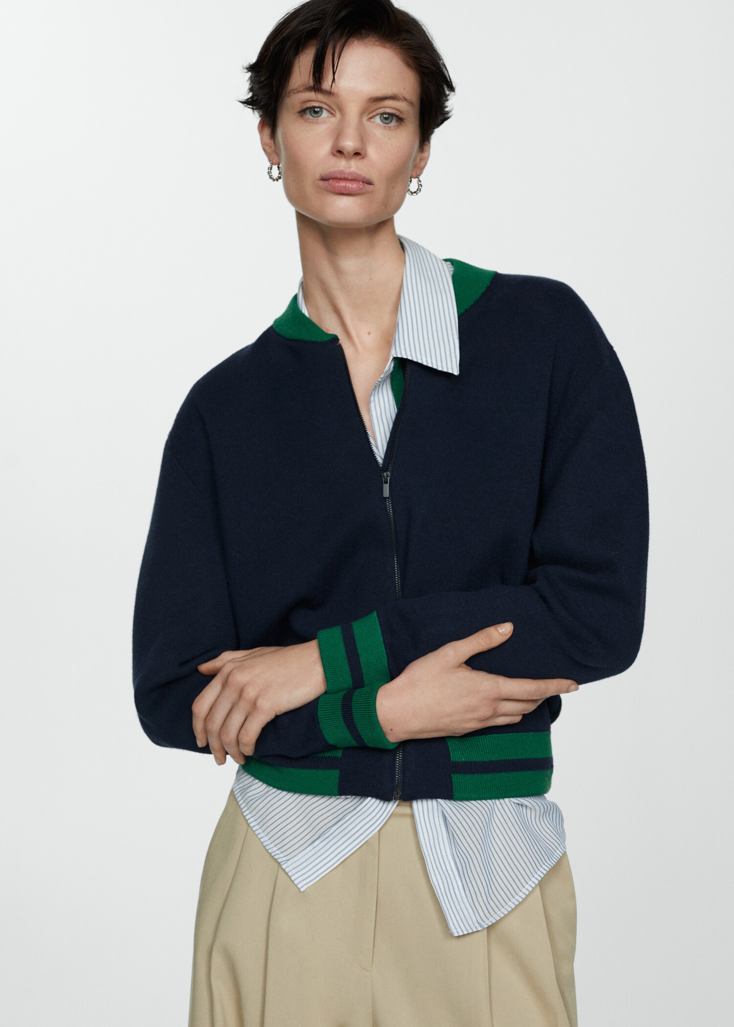 Veste maille liserés contrastants - Plan moyen