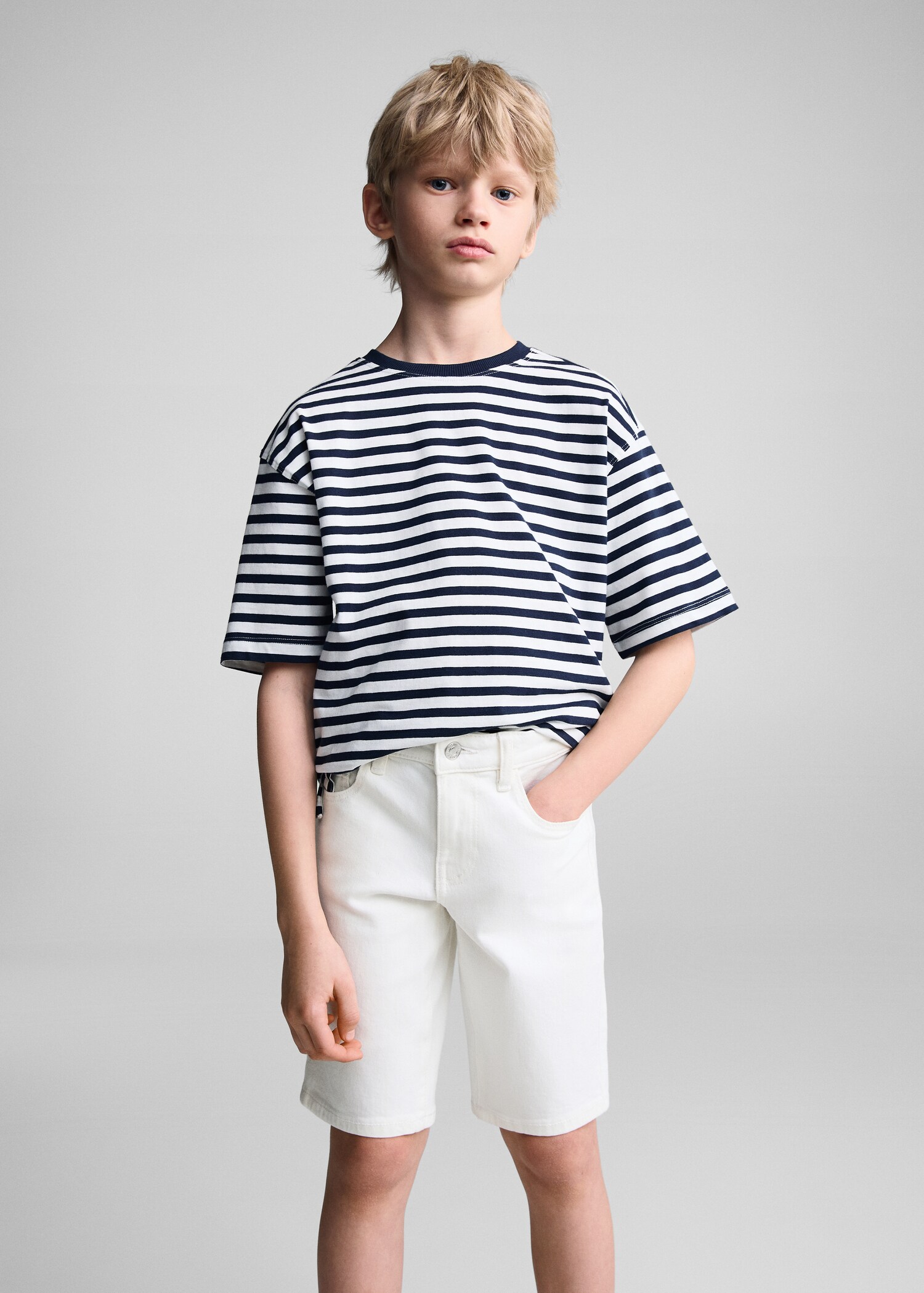 Jeansbermudas slim fit - Bild av mittparti