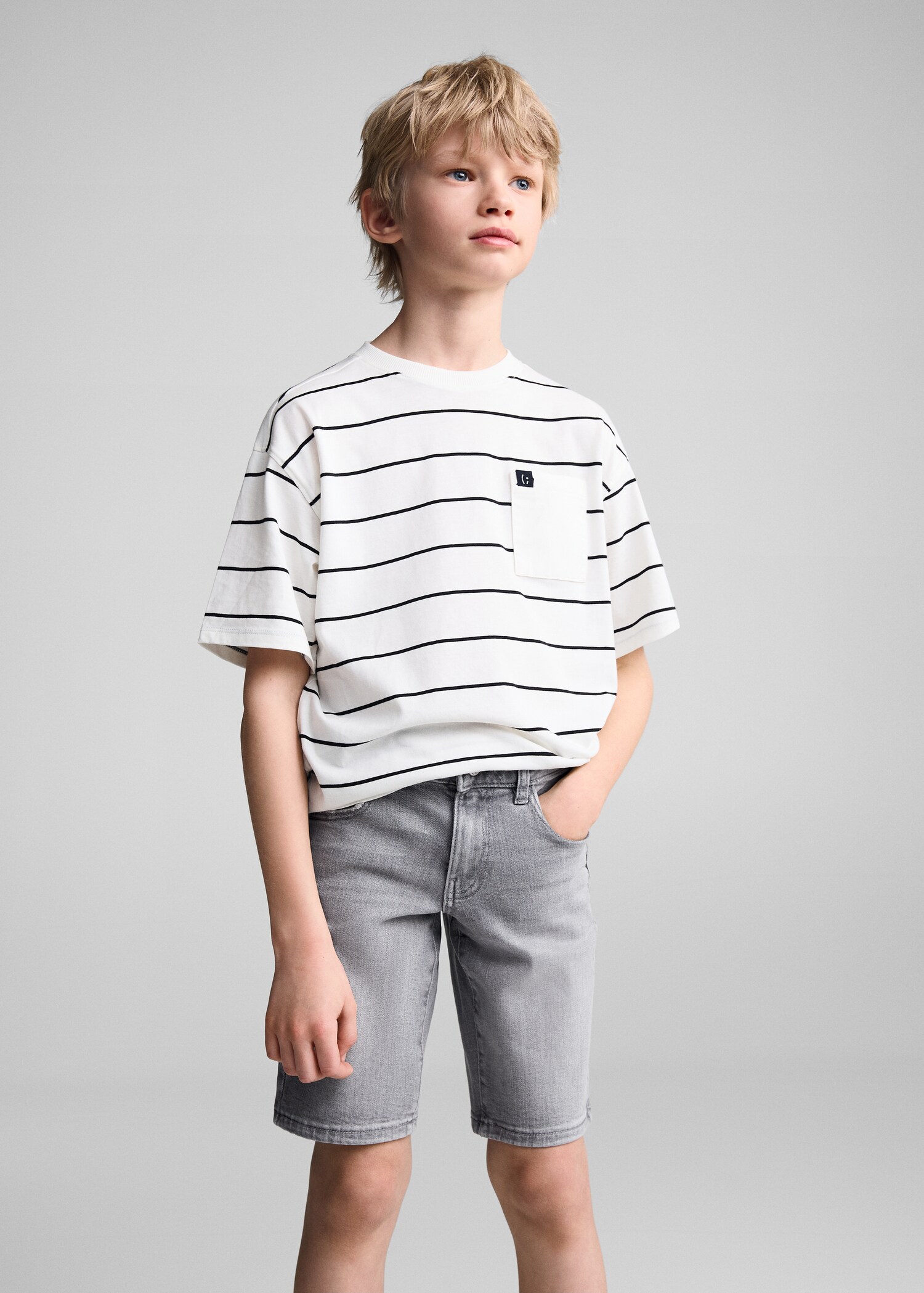 Jeansbermudas slim fit - Bild av mittparti