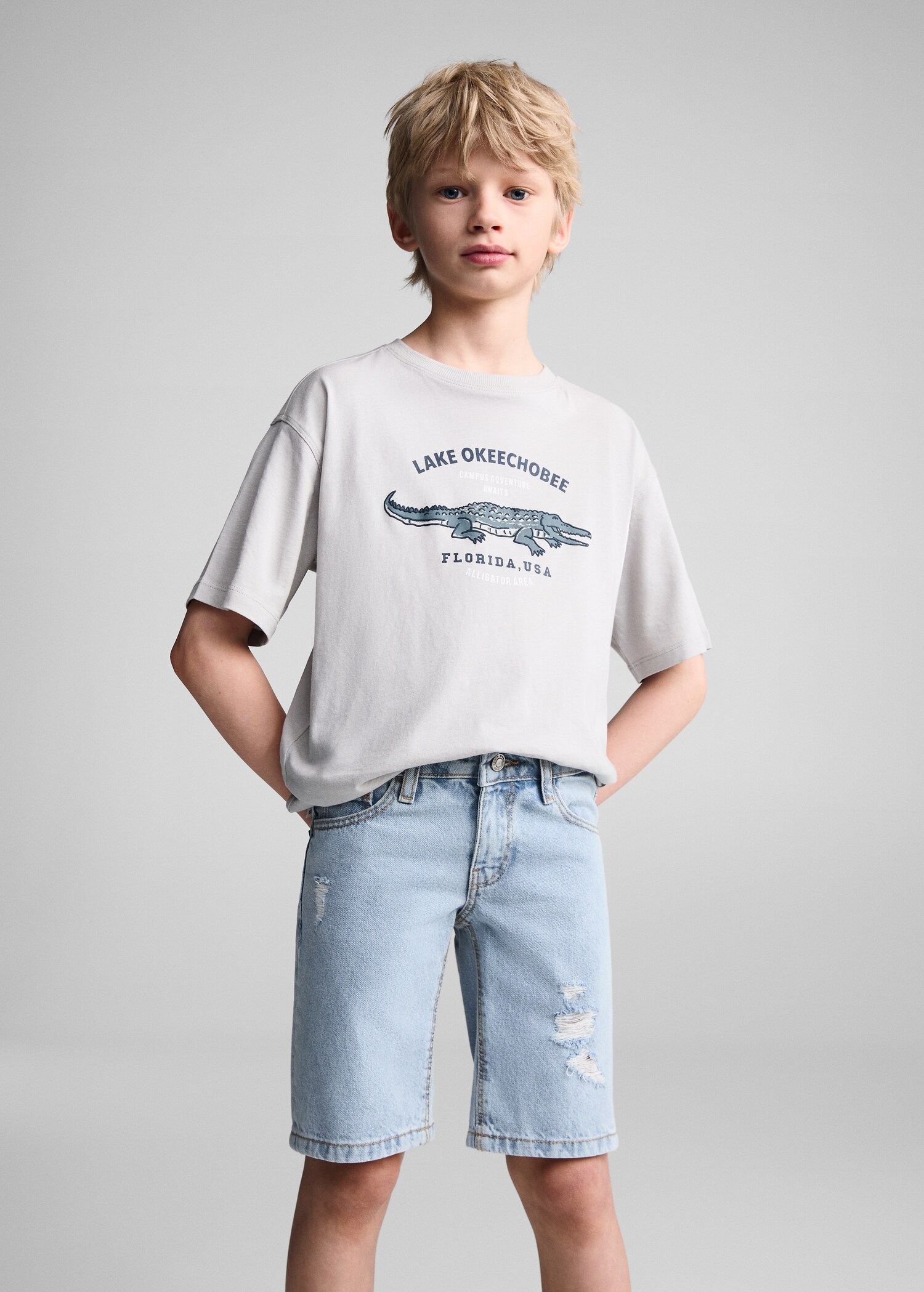 Jeans-Bermudashorts mit Zierrissen - Mittlere Ansicht