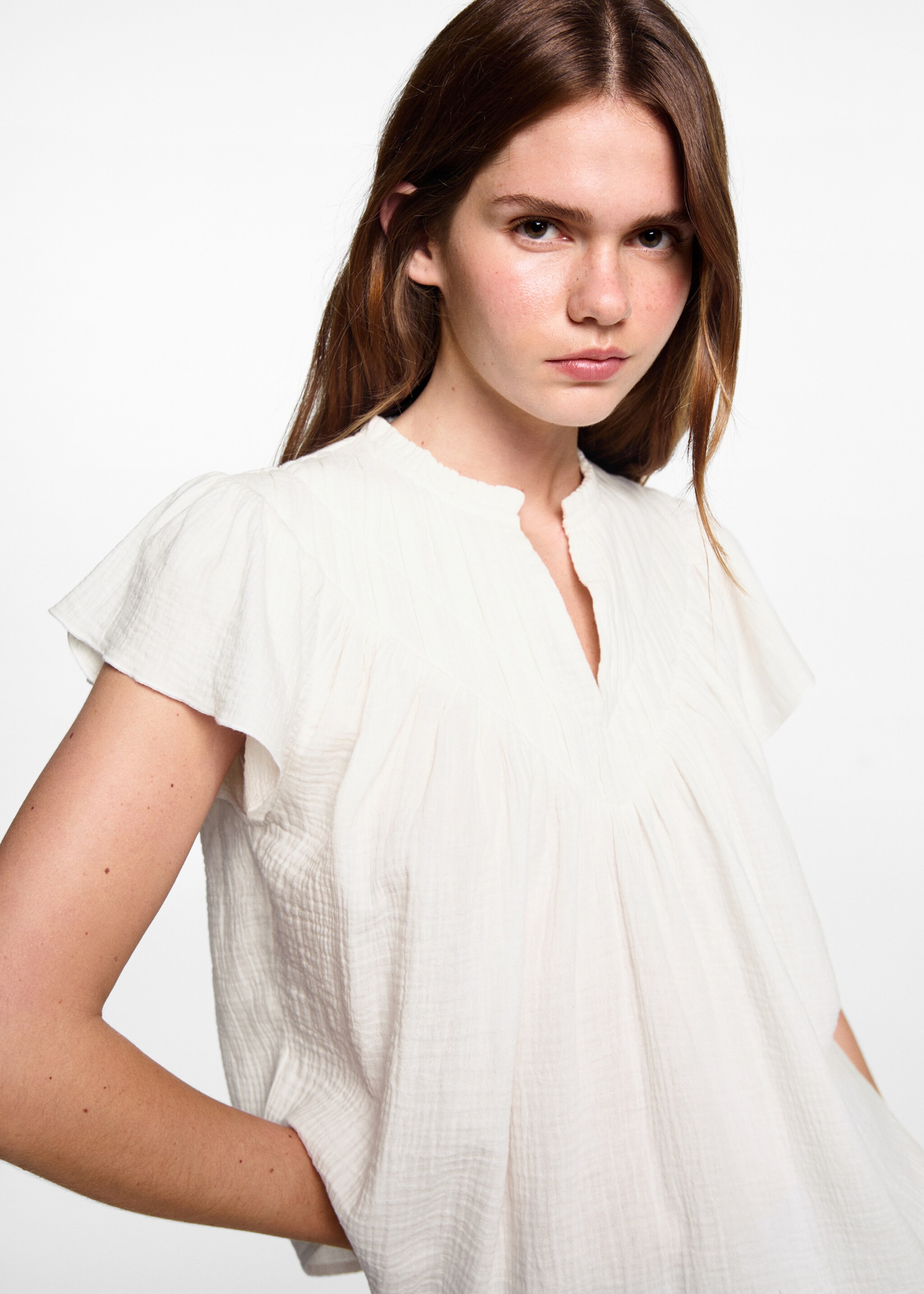 Bluse aus Crinkle-Baumwoll-Gaze - Detail des Artikels 1, Cremeweiß. Ref: 67097713-00.