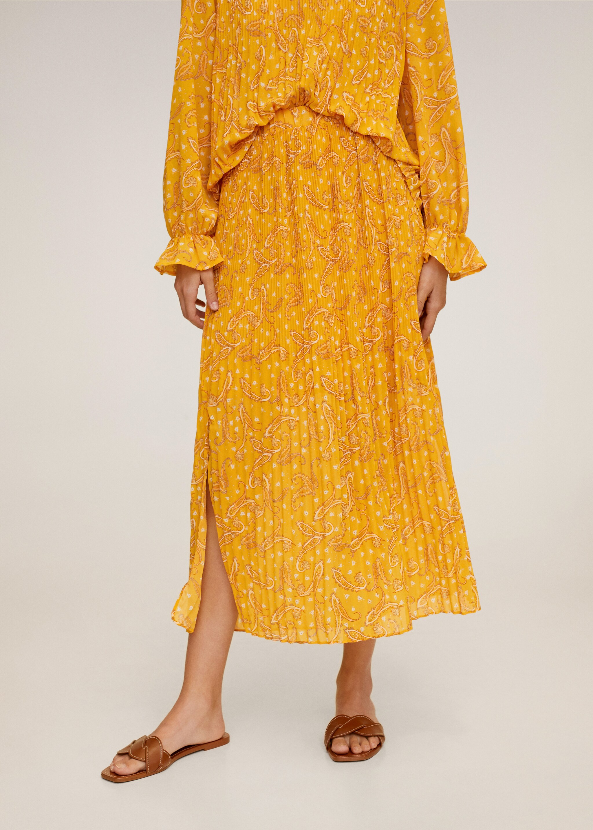 Falda estampado paisley - Plano medio