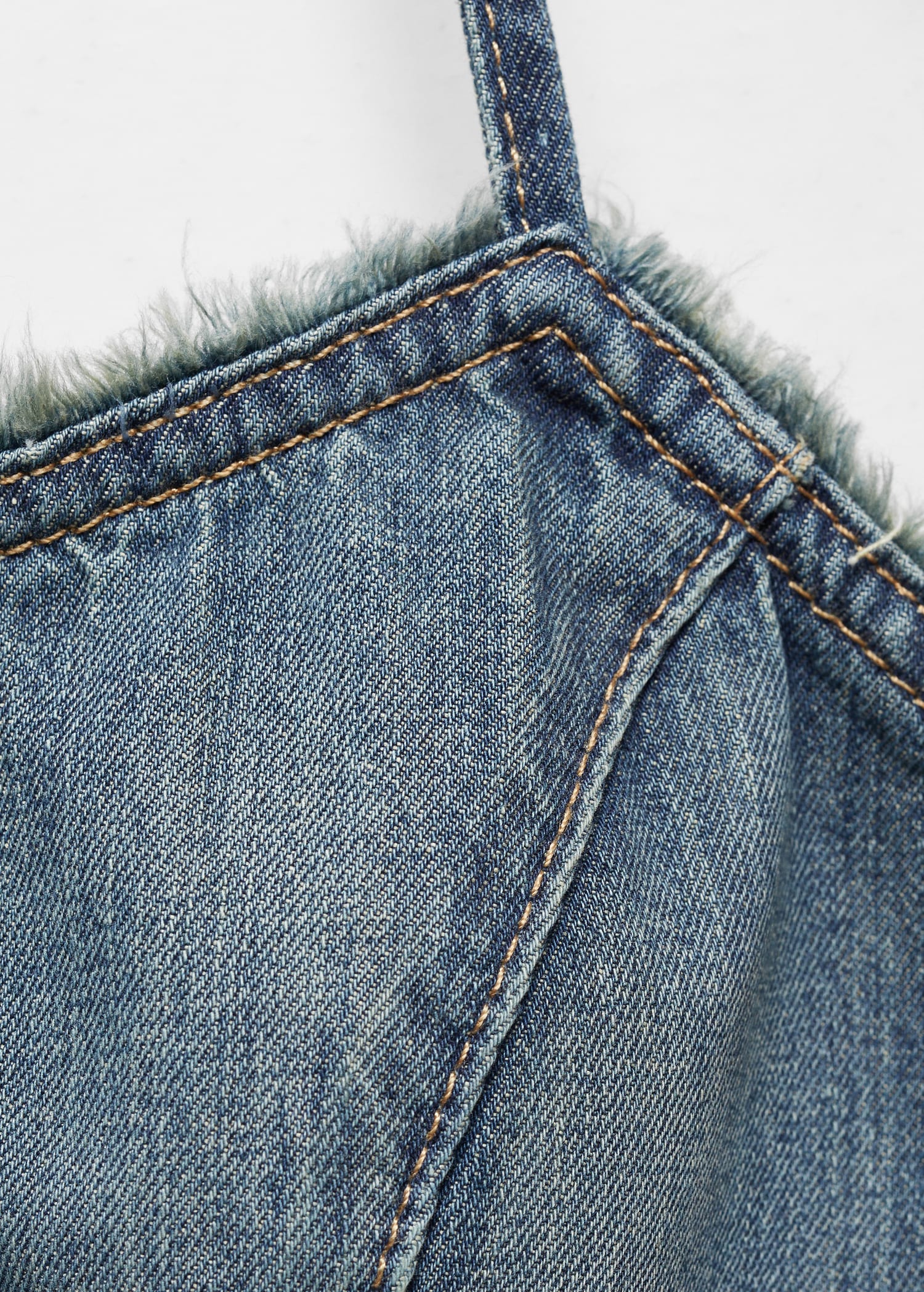 Denim top with frayed ends - Details of the article 8