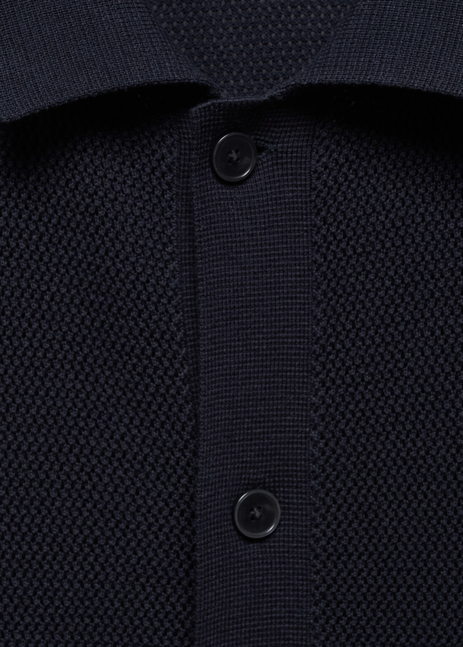 Structured knitted polo shirt with buttons - Details of the article 8