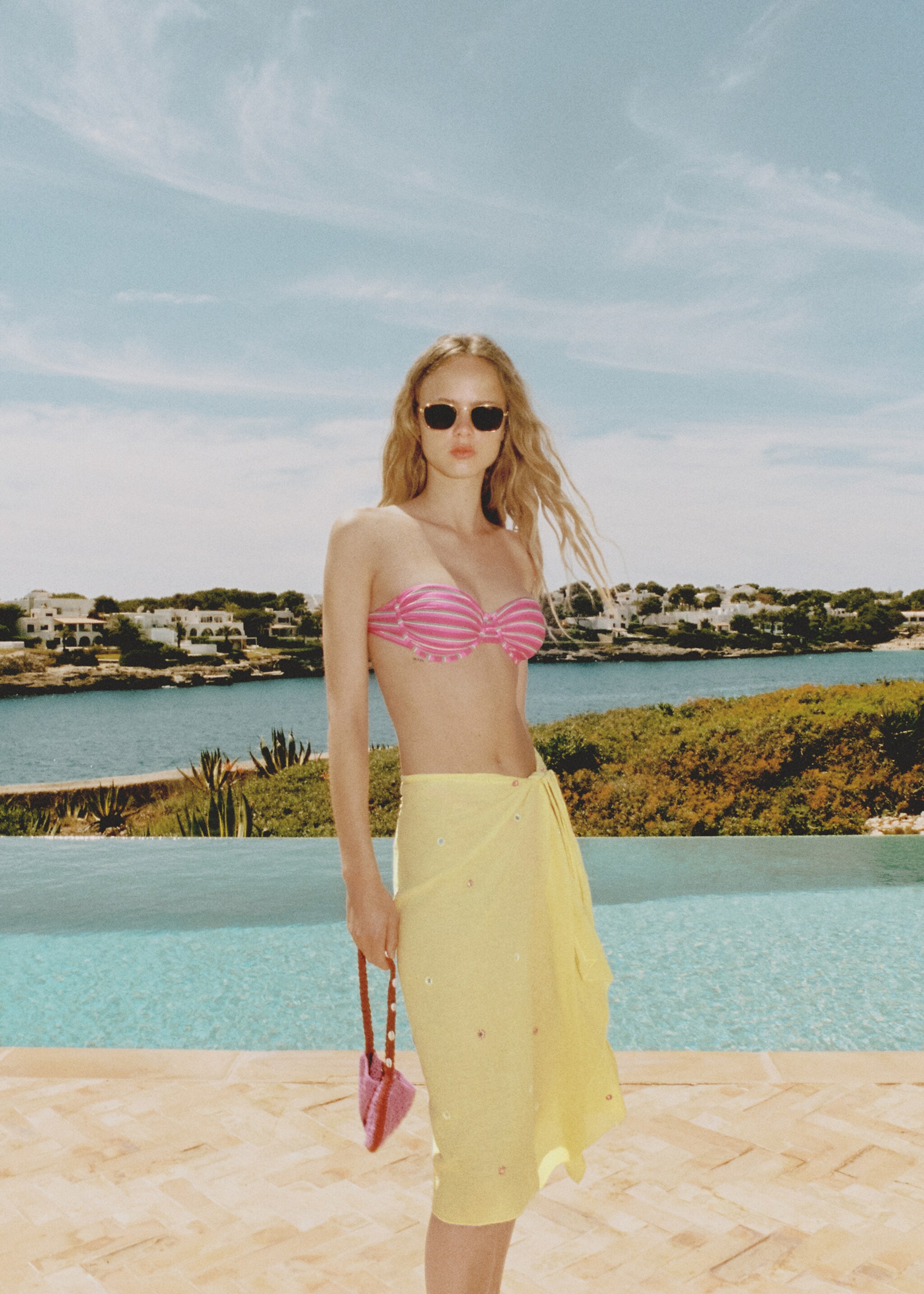 Sarong skirt with embroidered details - Details of the article 6