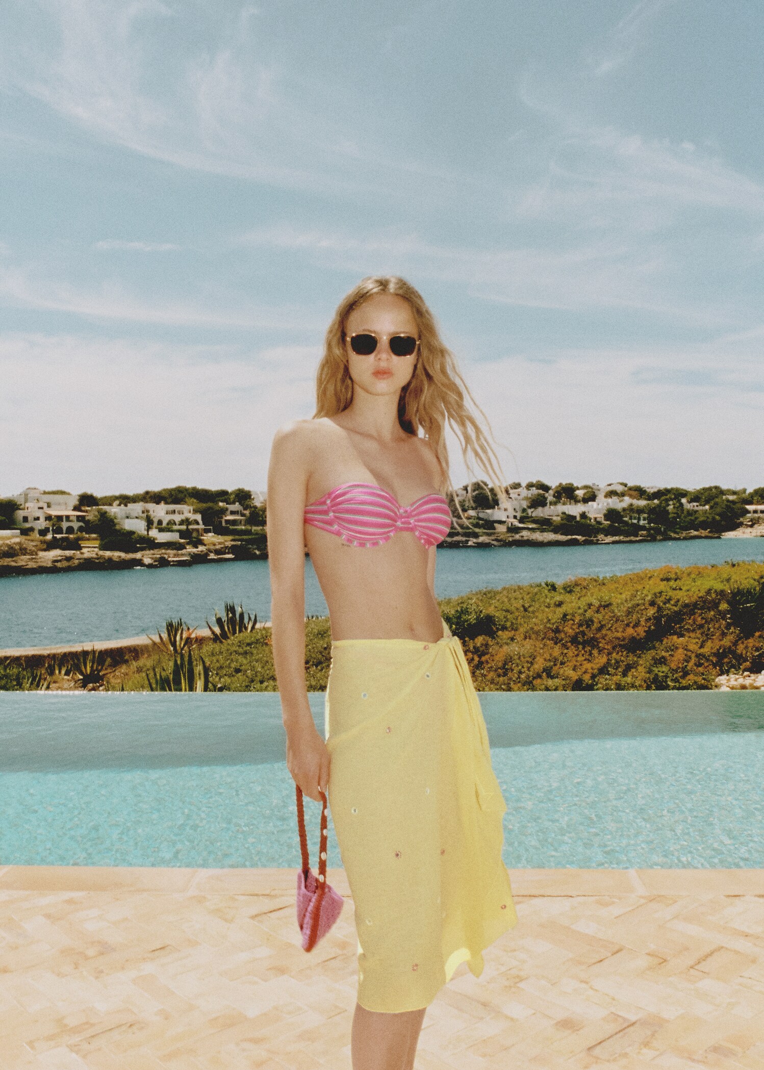 Sarong skirt with embroidered details - Details of the article 6