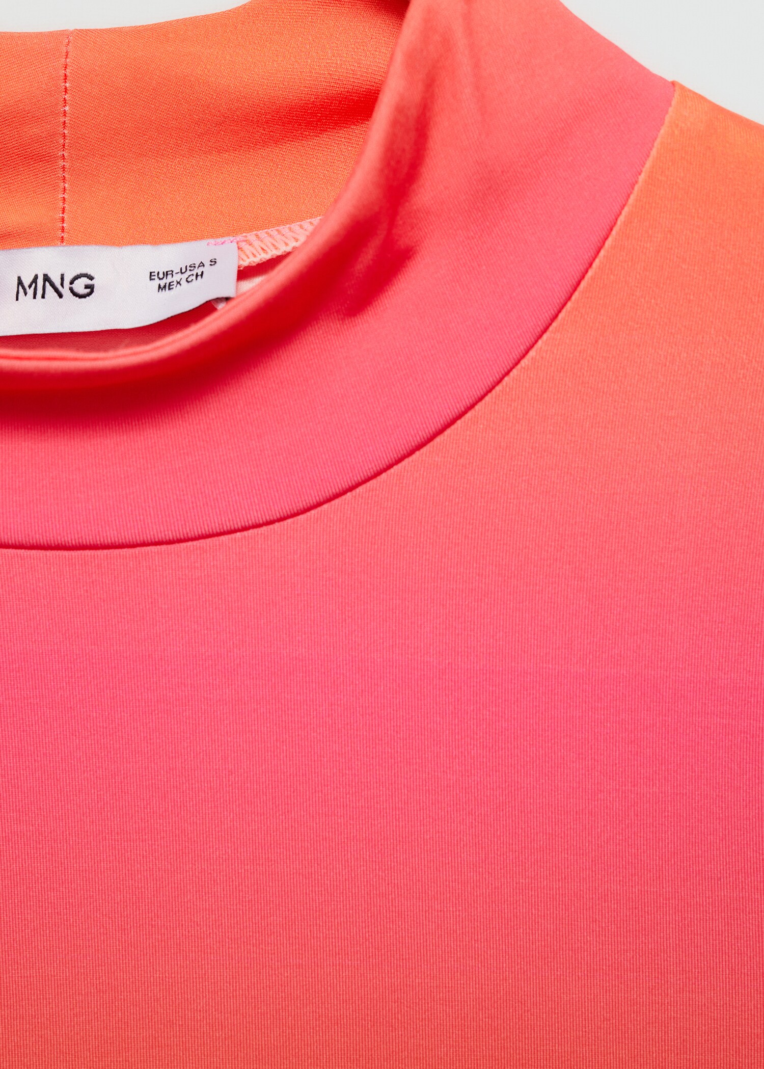 Short-sleeved printed t-shirt - Details of the article 8