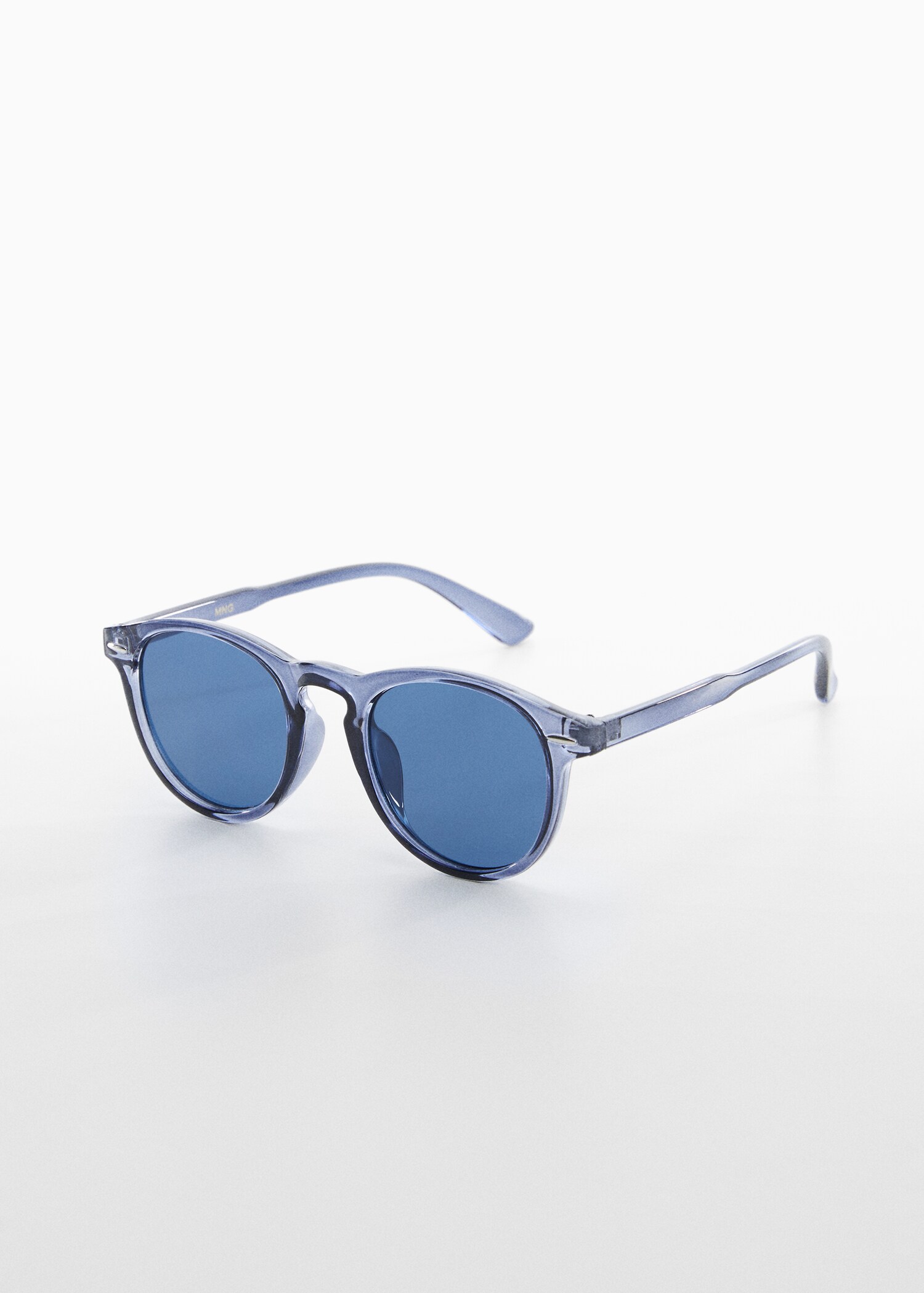 Lunettes de soleil monture transparente - Plan moyen