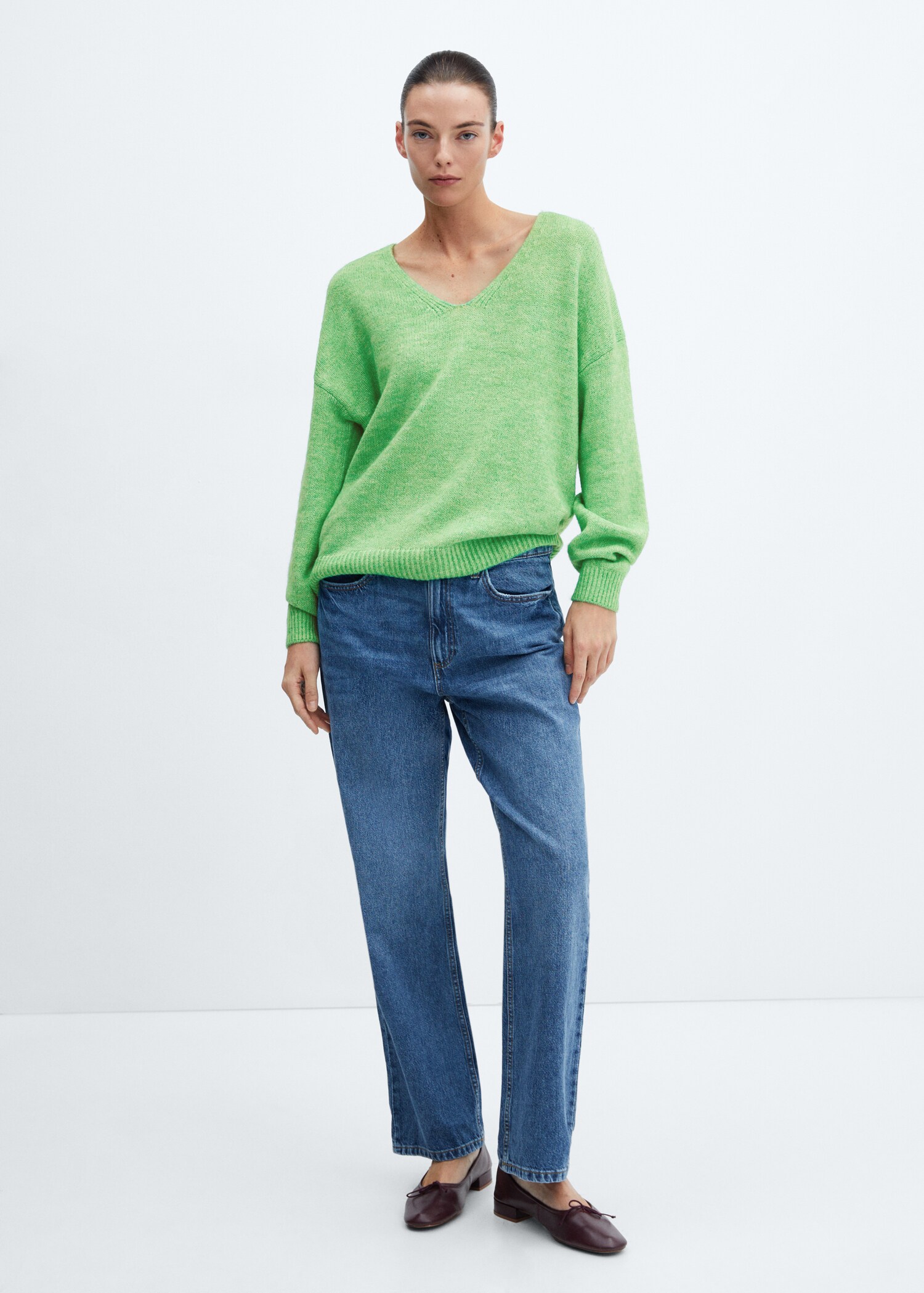 V-neck knit sweater - General plane