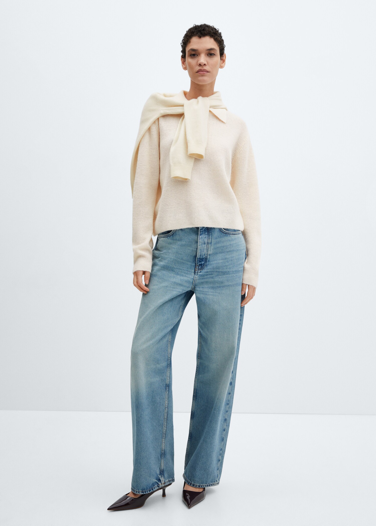 Knitted polo-neck sweater - General plane