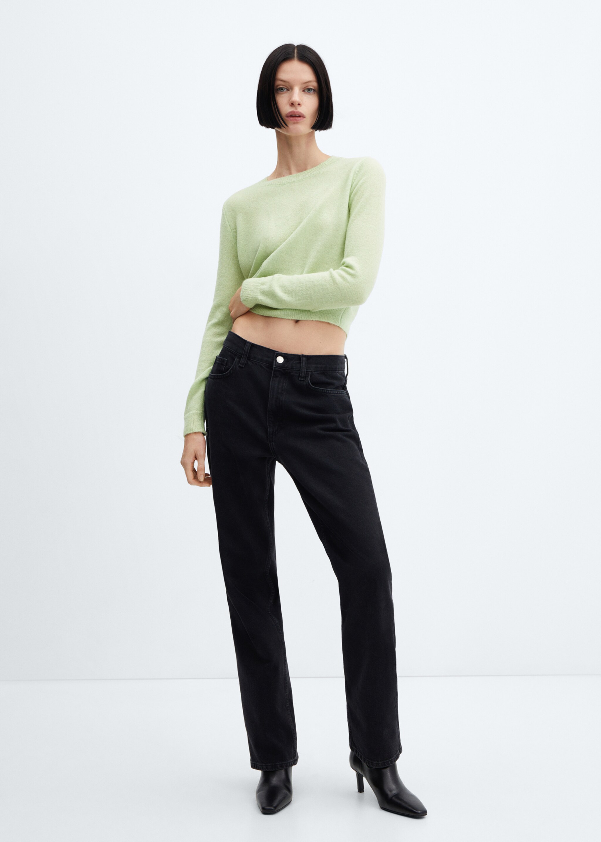 Round-neck knitted sweater - General plane