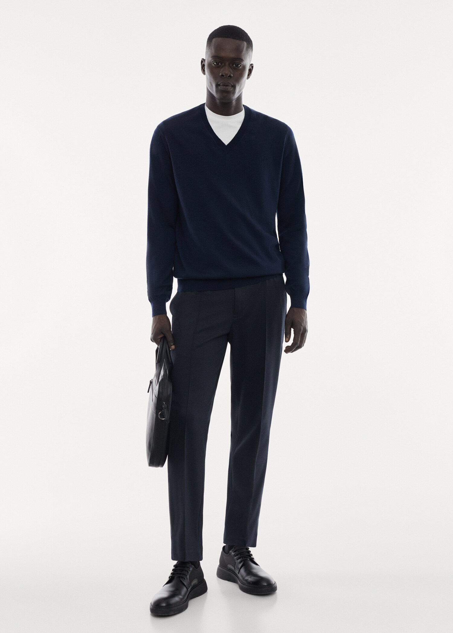 100% merino wool V-neck sweater - General plane