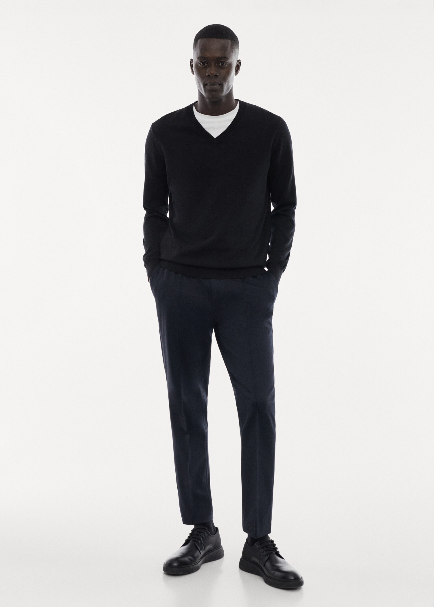 100% merino wool V-neck sweater - General plane